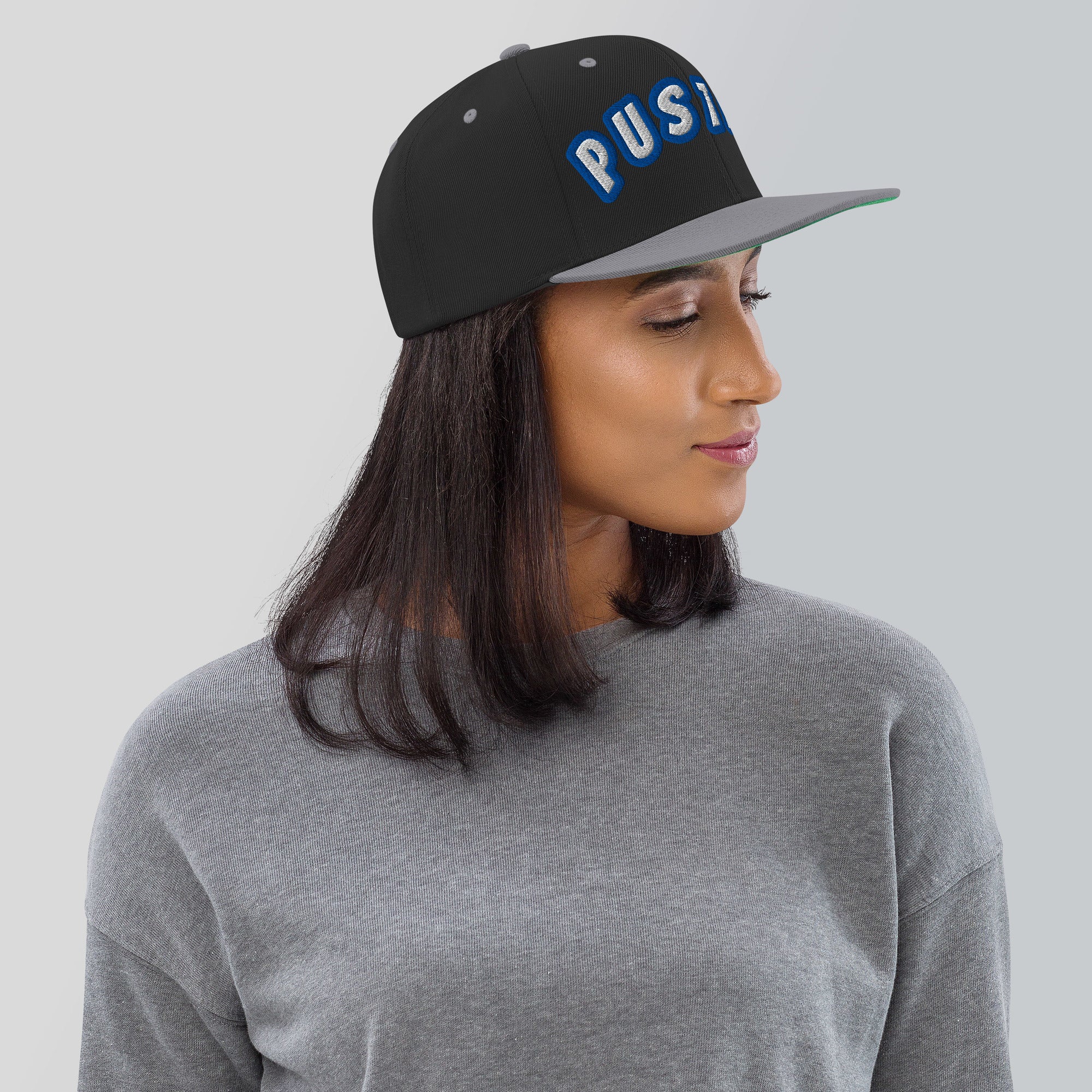Cappellino Ricamato Unisex Snapback Regolabile – Design Pustaz-Biiply