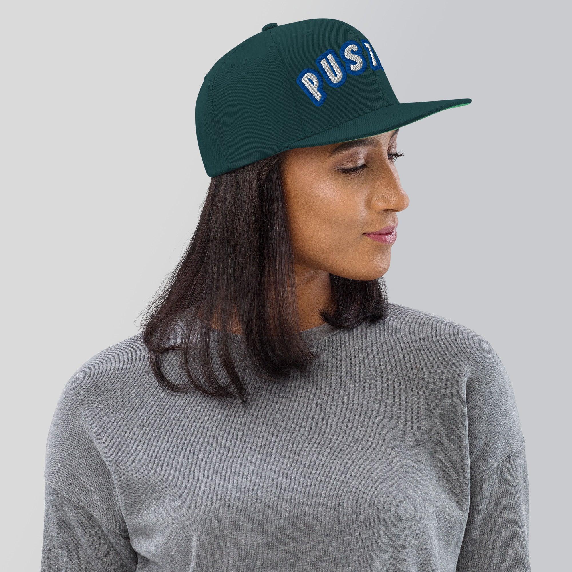 Cappellino Ricamato Unisex Snapback Regolabile – Design Pustaz-Biiply