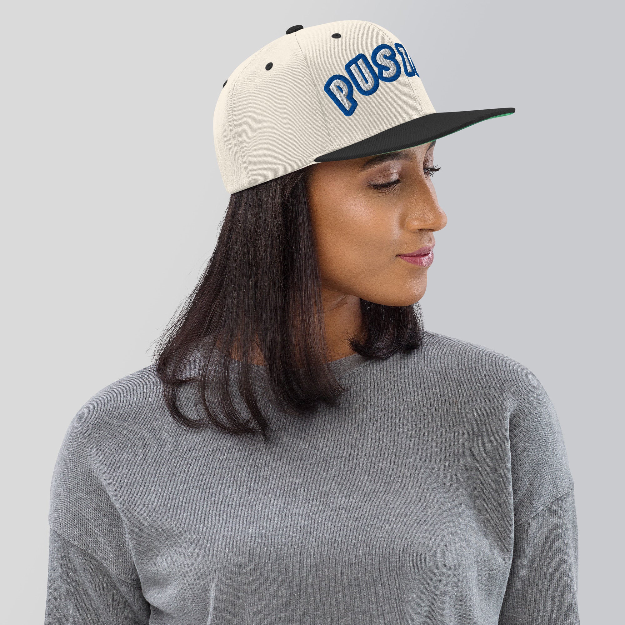 Cappellino Ricamato Unisex Snapback Regolabile – Design Pustaz-Biiply