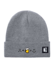 Cappello a Maglia in RPET Riciclato – Morbido e Caldo – Linea Sostenibile Naturaleine – Design Ricamato Faccia Triste + Birra = Faccia felice-Biiply