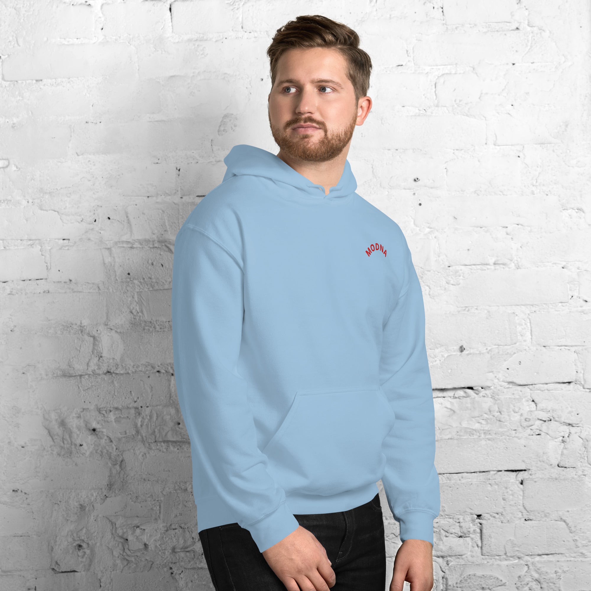Felpa Ricamata Unisex – Morbida con Cappuccio e Tasca Frontale – Stile Streetwear – Modna