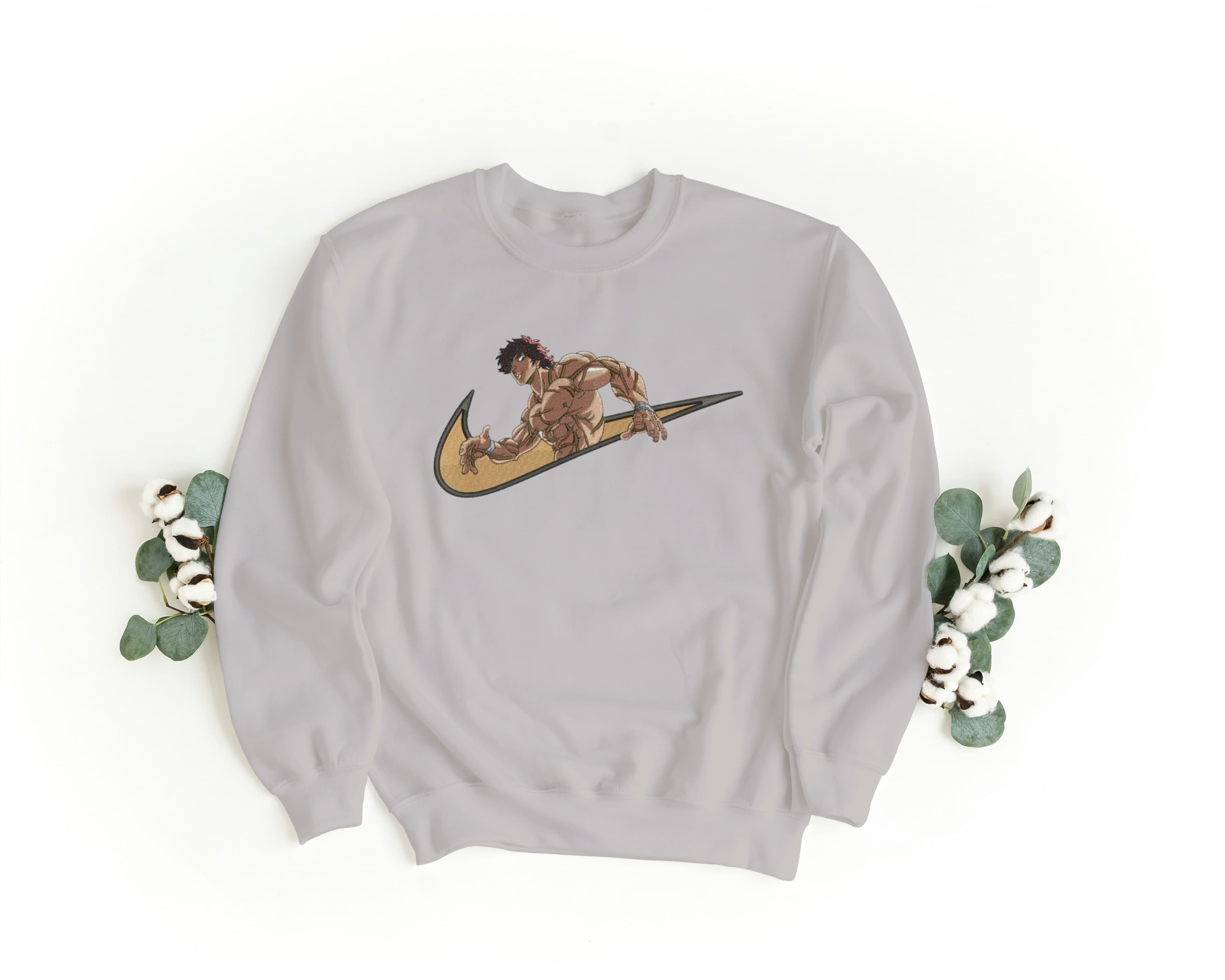 Felpa Ricamata Unisex a Girocollo – Morbida e Confortevole – Design Baki Swoosh-Biiply