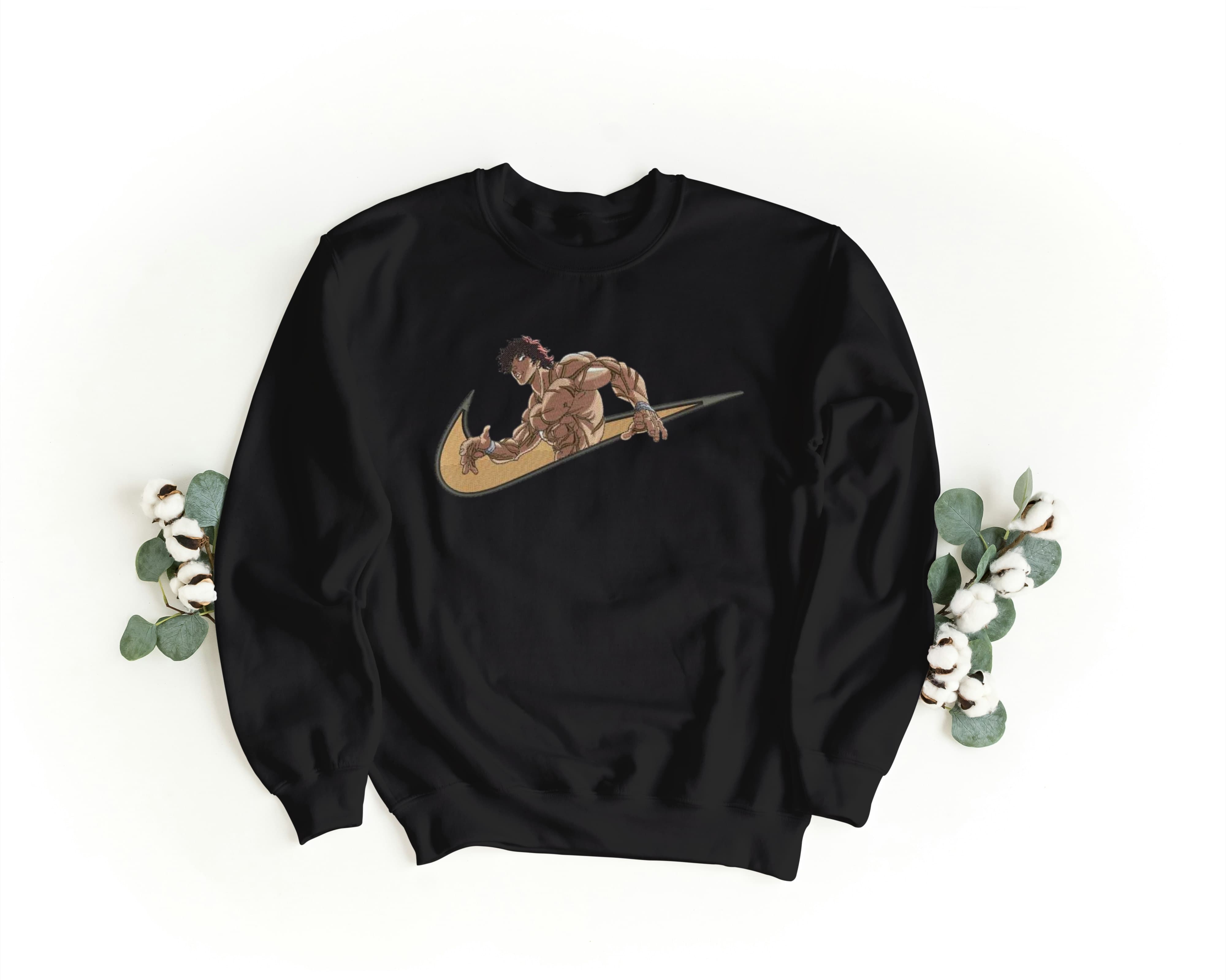 Felpa Ricamata Unisex a Girocollo – Morbida e Confortevole – Design Baki Swoosh-Biiply
