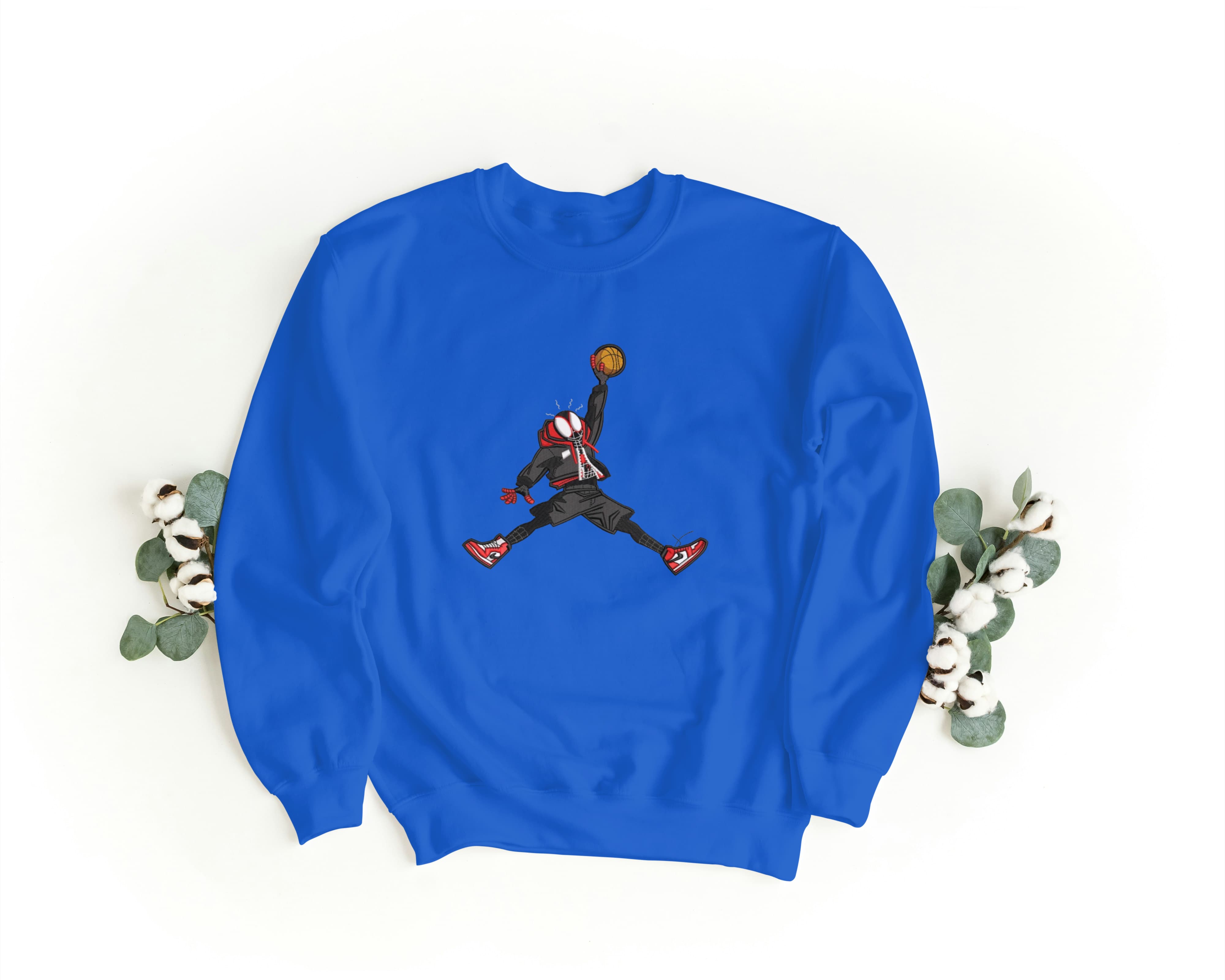 Felpa Ricamata Unisex a Girocollo – Morbida e Confortevole – Design Basketball Spiderman-Biiply