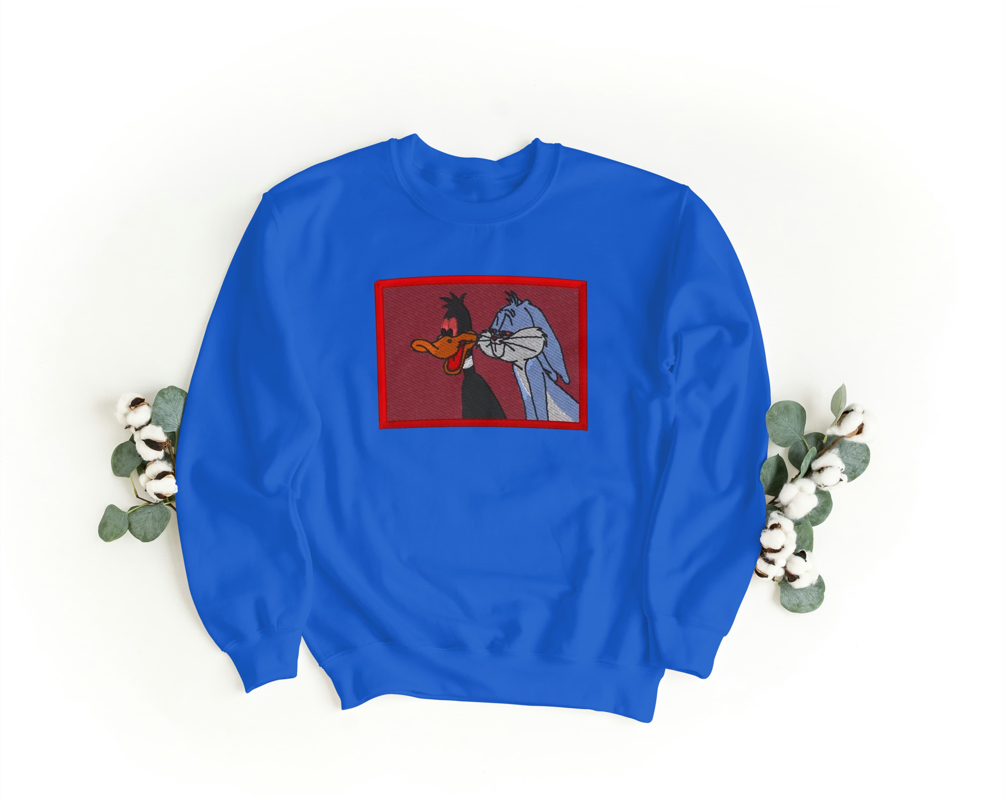 Felpa Ricamata Unisex a Girocollo – Morbida e Confortevole – Design Bugs Bunny e Daffy-Biiply