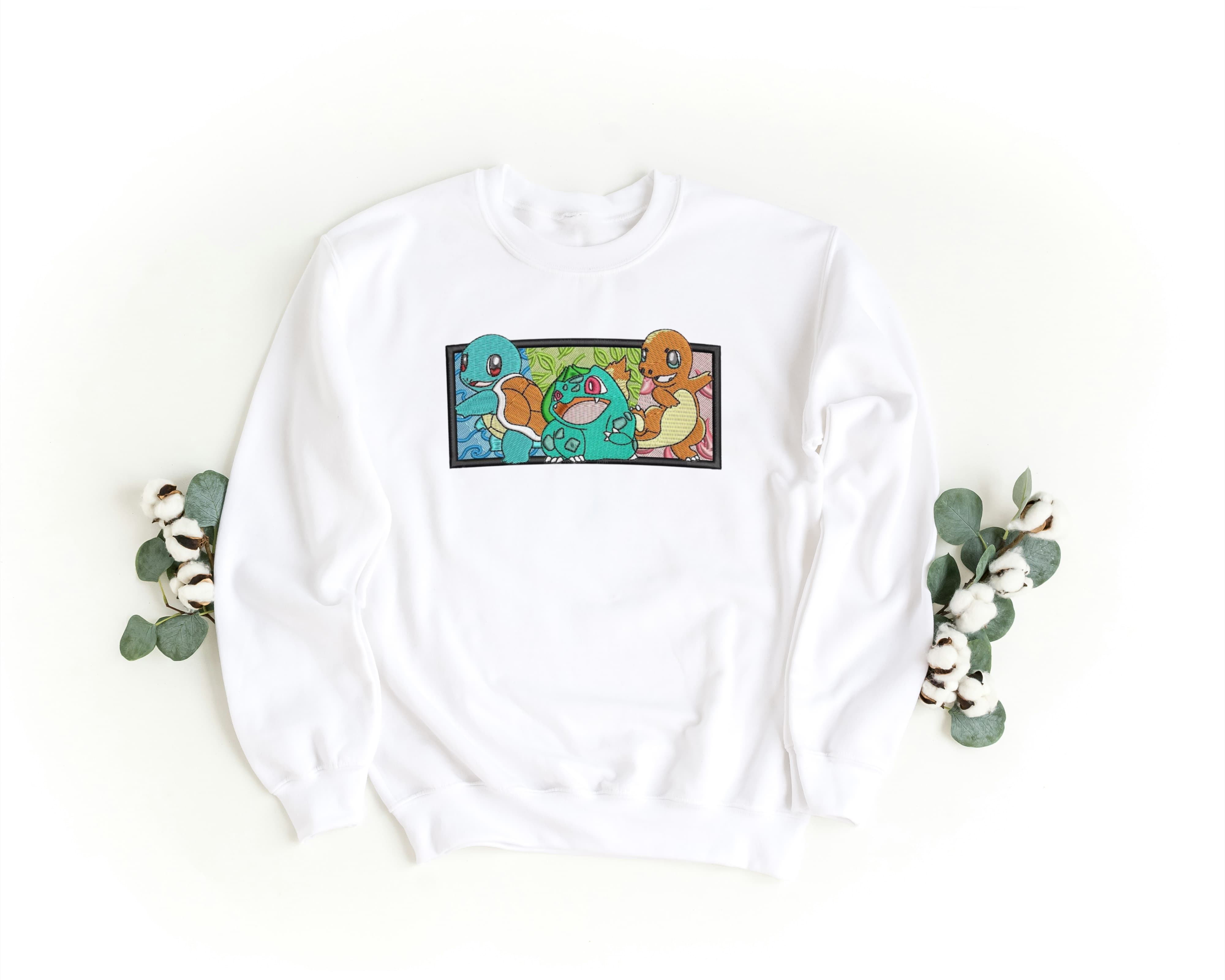Felpa Ricamata Unisex a Girocollo – Morbida e Confortevole – Design Bulbasaur Charmander Squirtle-Biiply