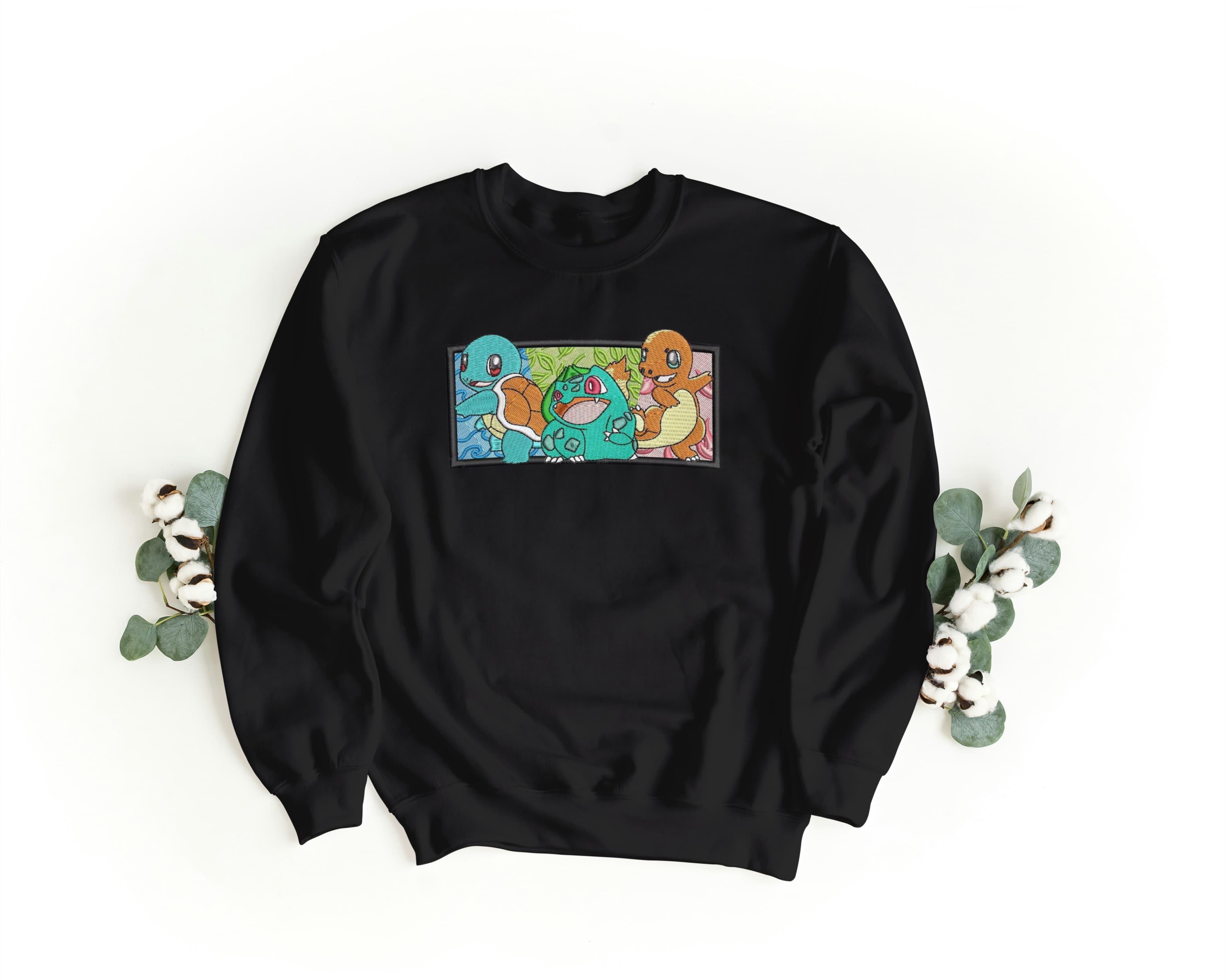 Felpa Ricamata Unisex a Girocollo – Morbida e Confortevole – Design Bulbasaur Charmander Squirtle-Biiply