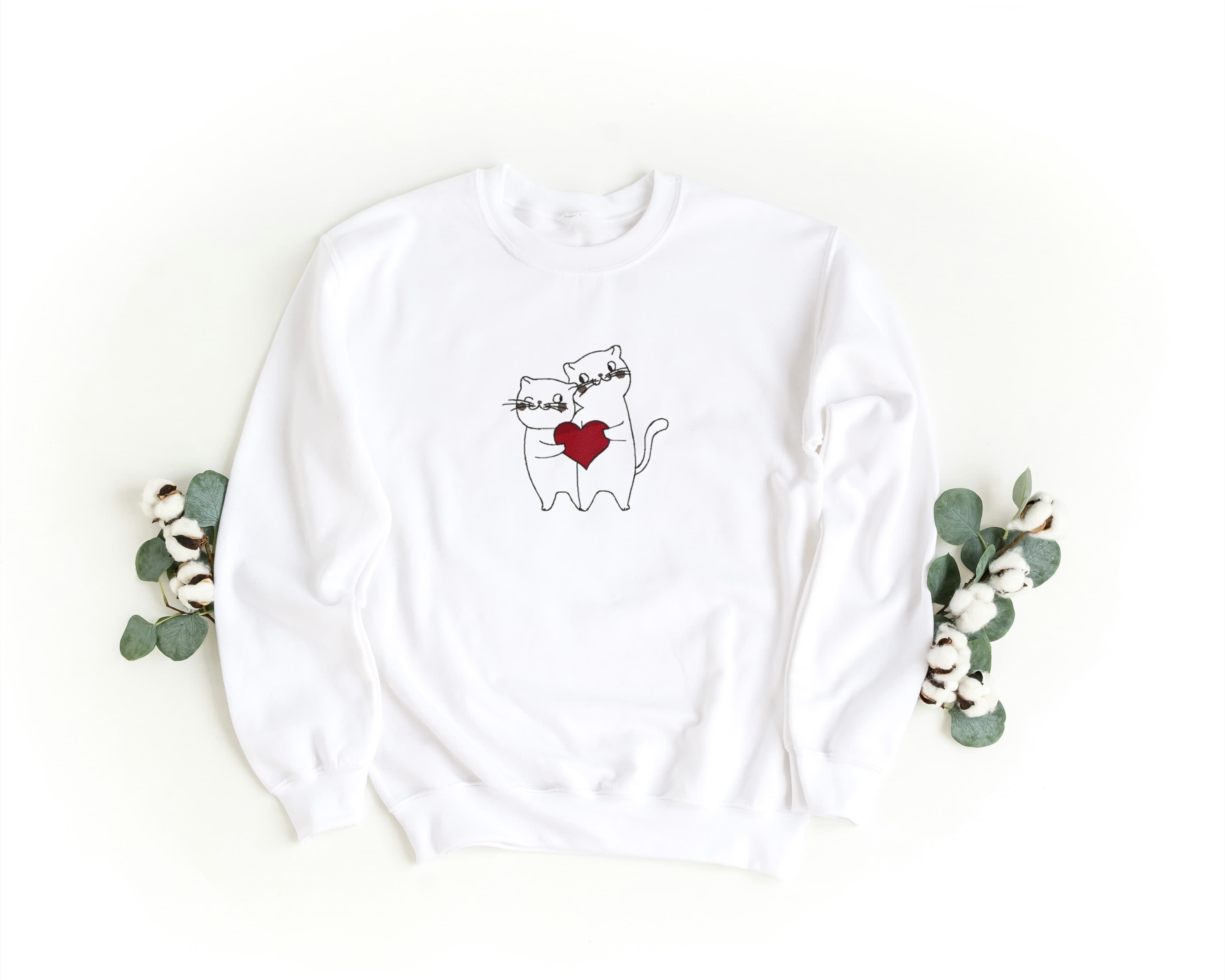 Felpa Ricamata Unisex a Girocollo – Morbida e Confortevole – Design Gatti con Cuore-Biiply