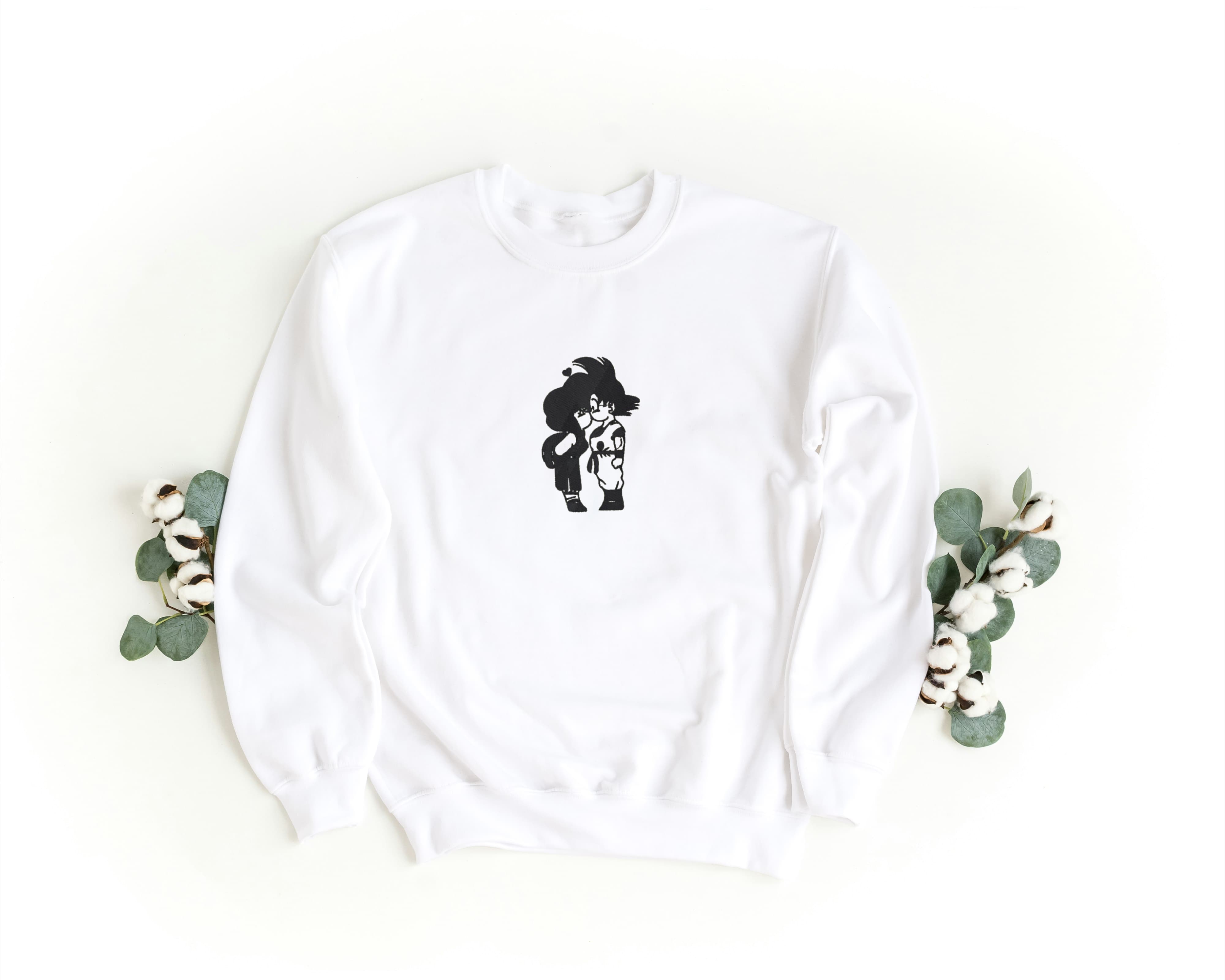 Felpa Ricamata Unisex a Girocollo – Morbida e Confortevole – Design Goku + Chichi Bacio-Biiply
