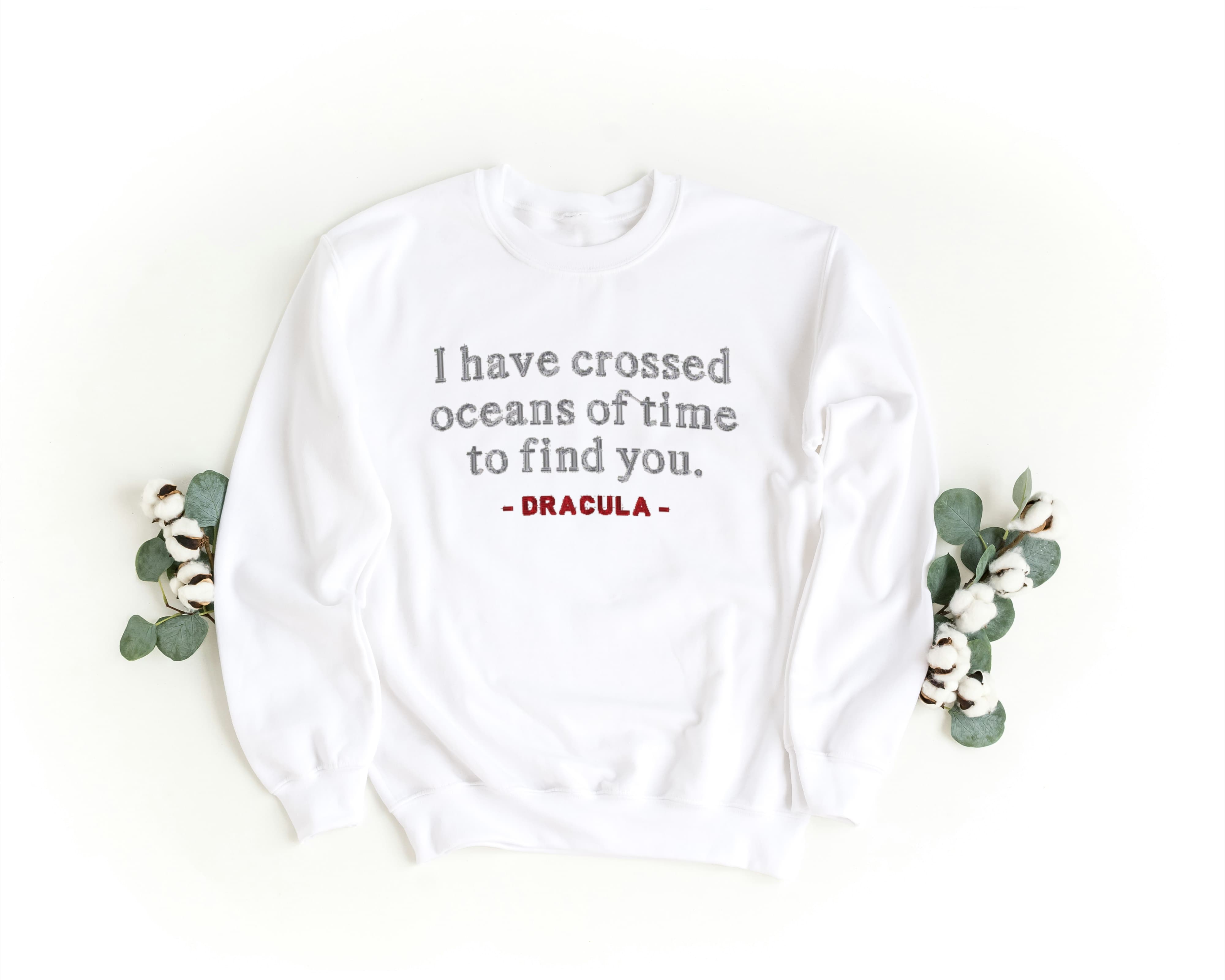 Felpa Ricamata Unisex a Girocollo – Morbida e Confortevole – Design I Have crossed oceans of time to find you - Dracula-Biiply