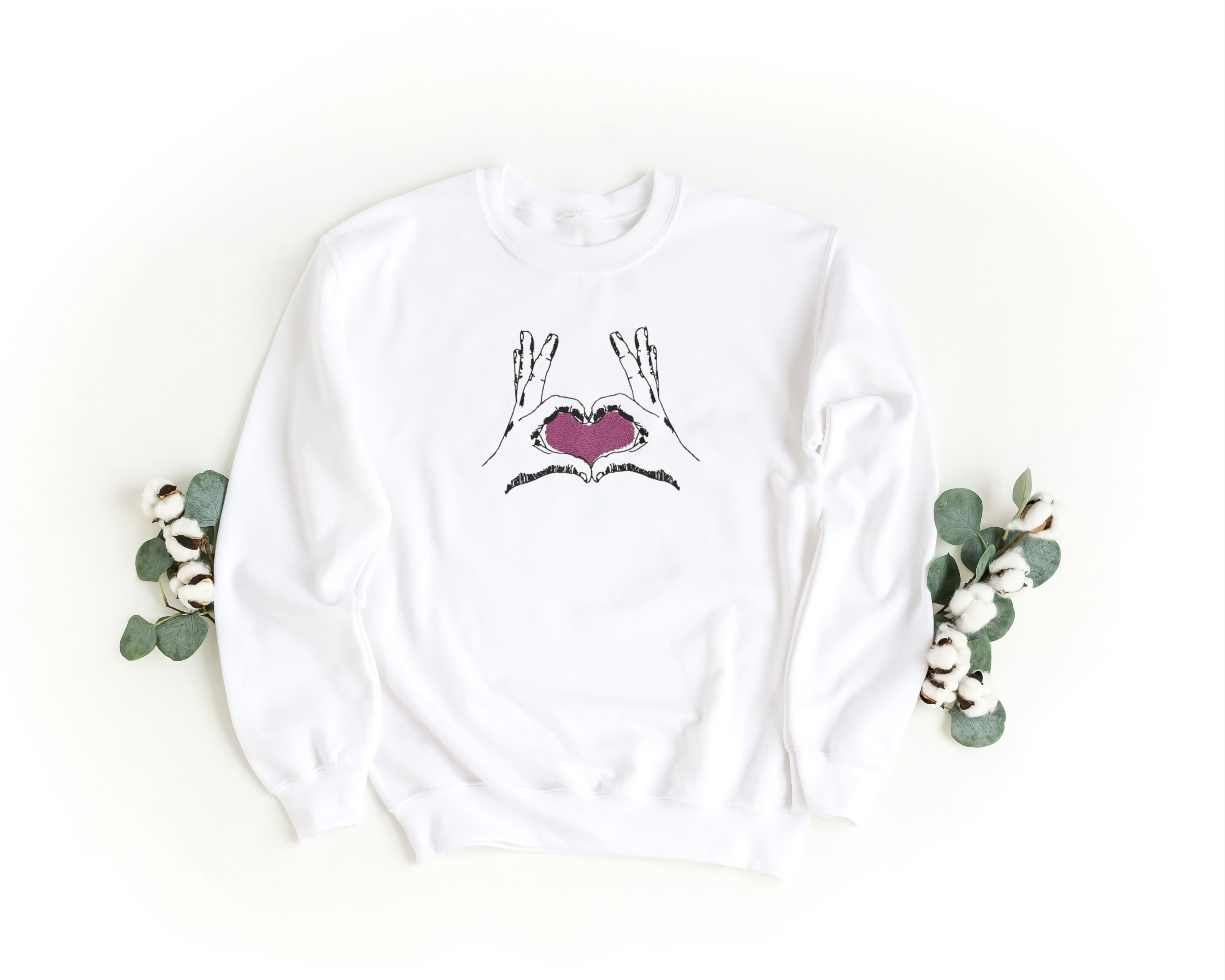 Felpa Ricamata Unisex a Girocollo – Morbida e Confortevole – Design Mani con cuore-Biiply