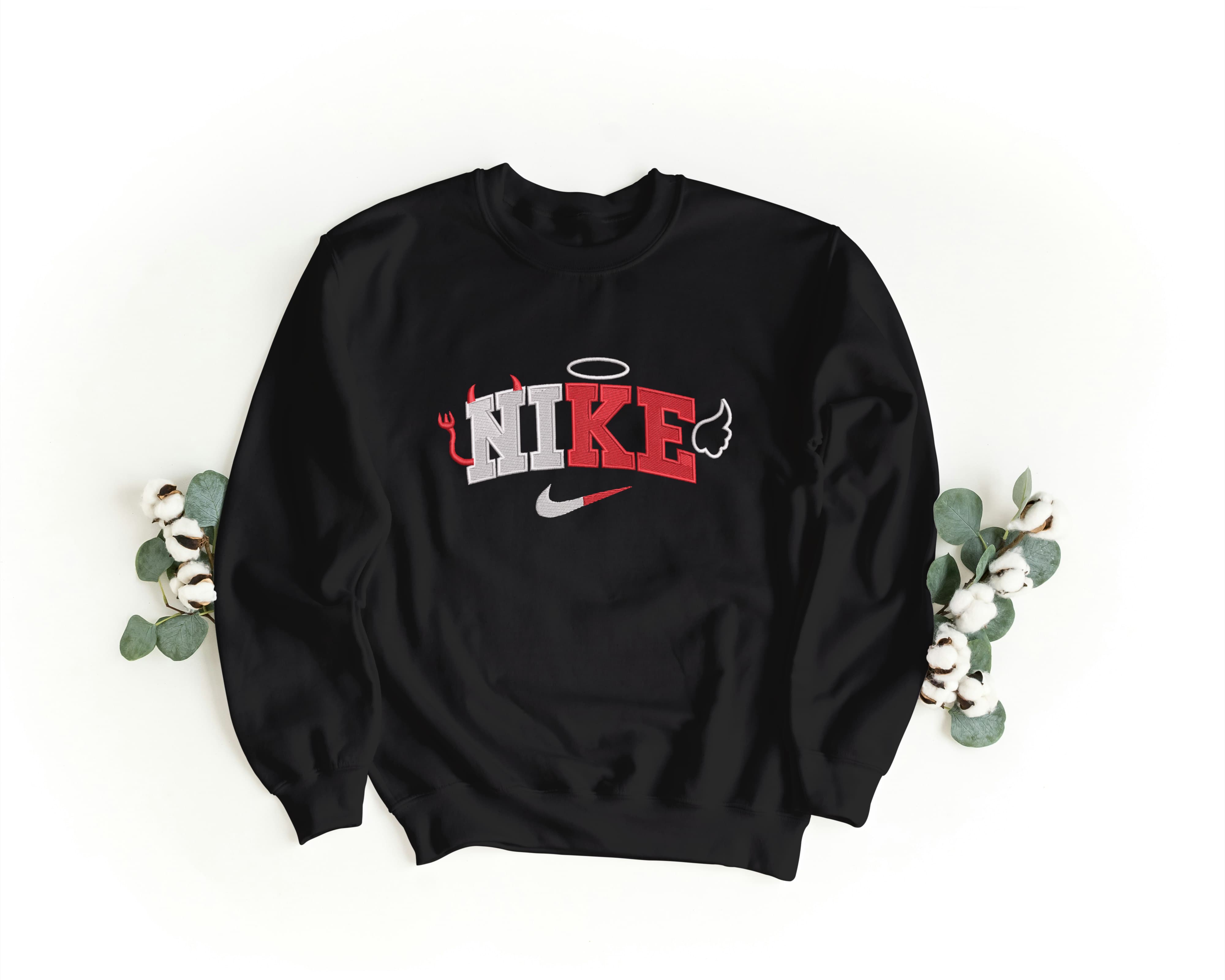 Felpa Ricamata Unisex a Girocollo – Morbida e Confortevole – Design Nike Angel & Devil-Biiply