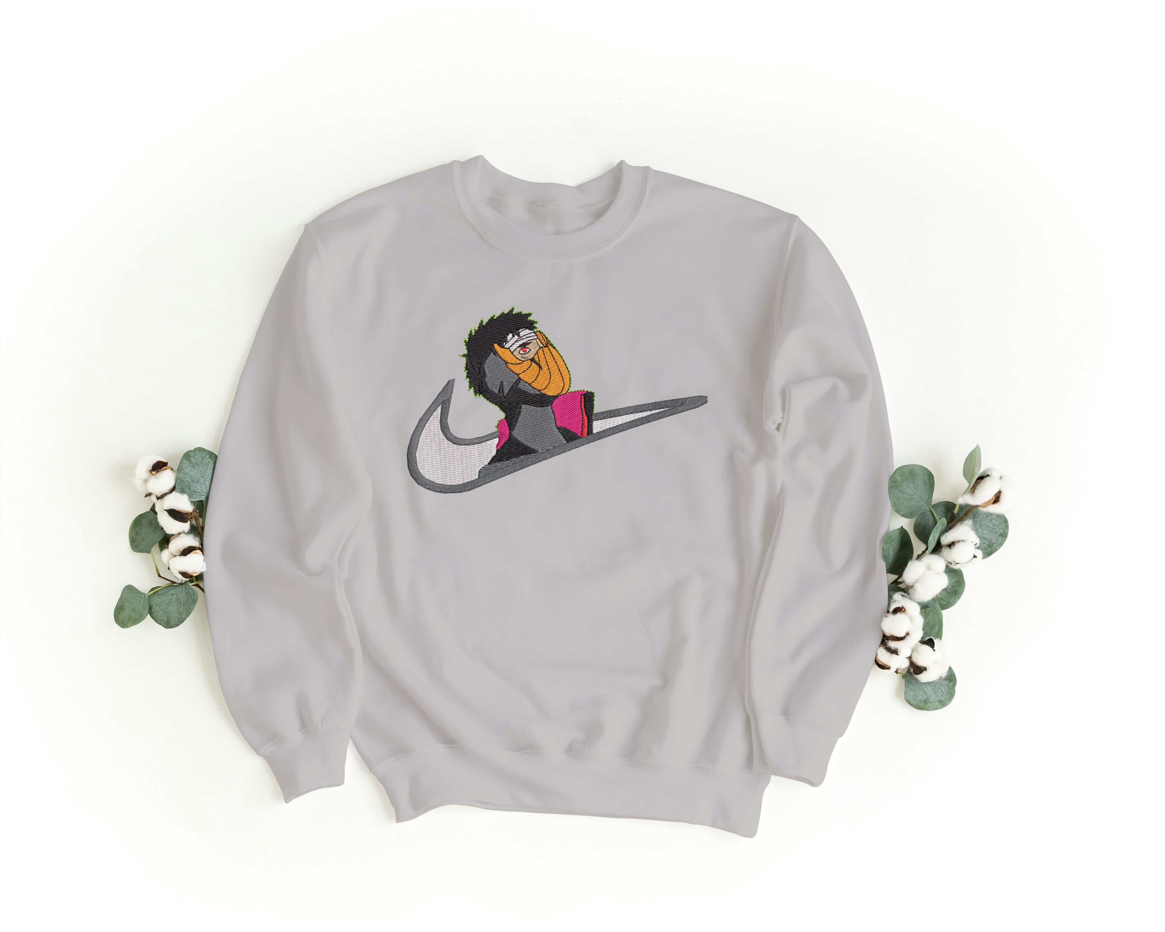 Felpa Ricamata Unisex a Girocollo – Morbida e Confortevole – Design Obito-Biiply