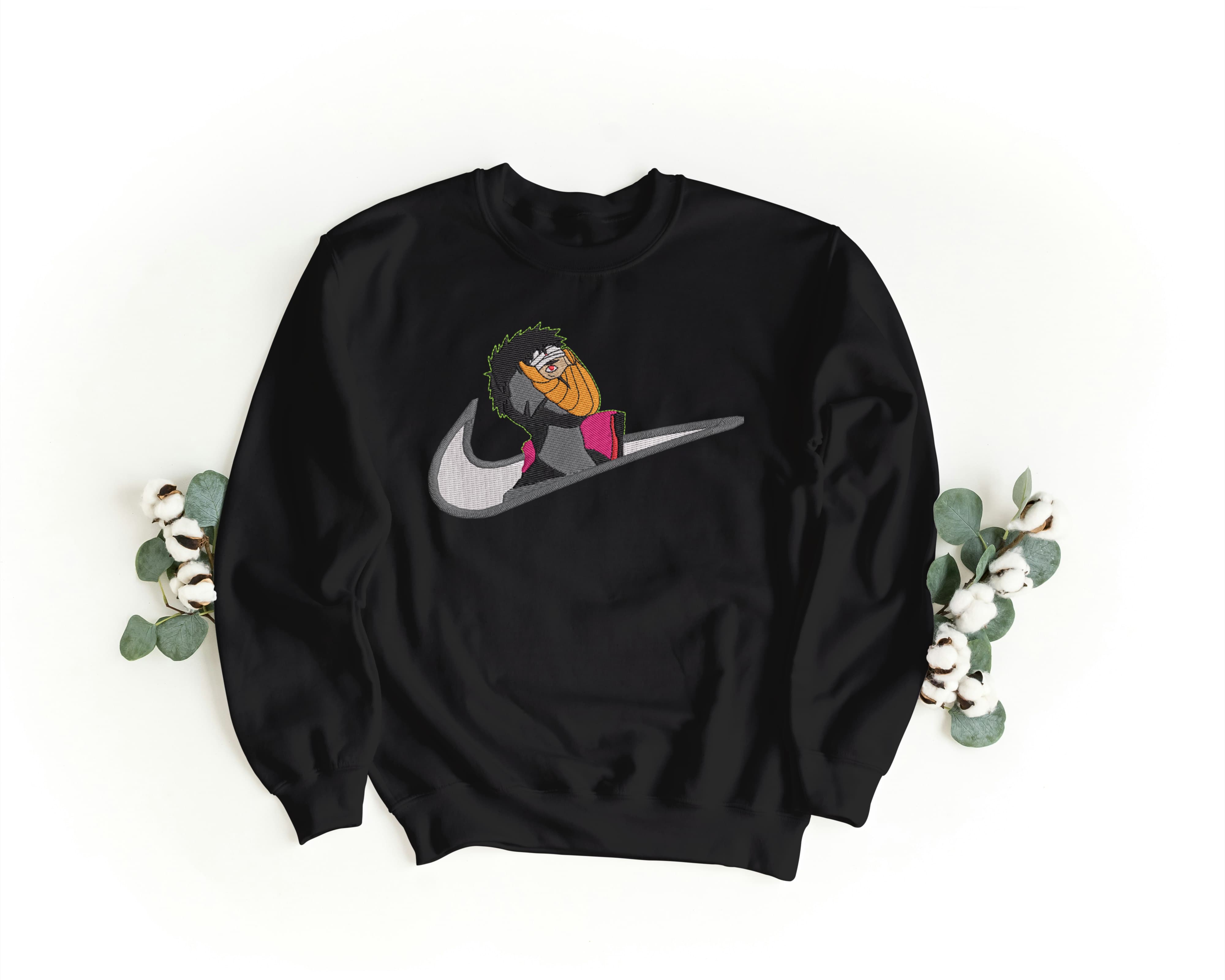 Felpa Ricamata Unisex a Girocollo – Morbida e Confortevole – Design Obito-Biiply