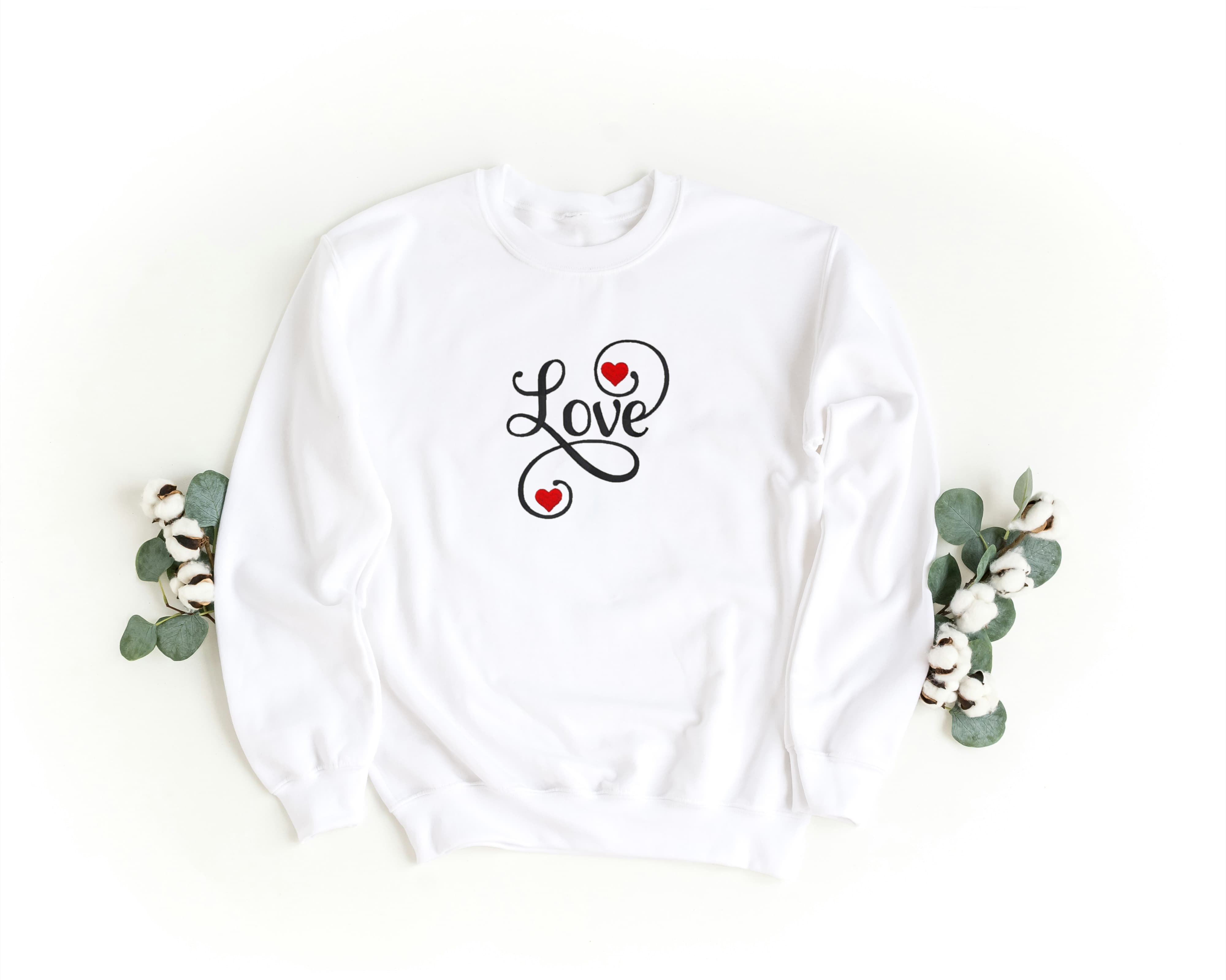 Felpa Ricamata Unisex a Girocollo – Morbida e Confortevole – Design Scritta Love con cuori-Biiply
