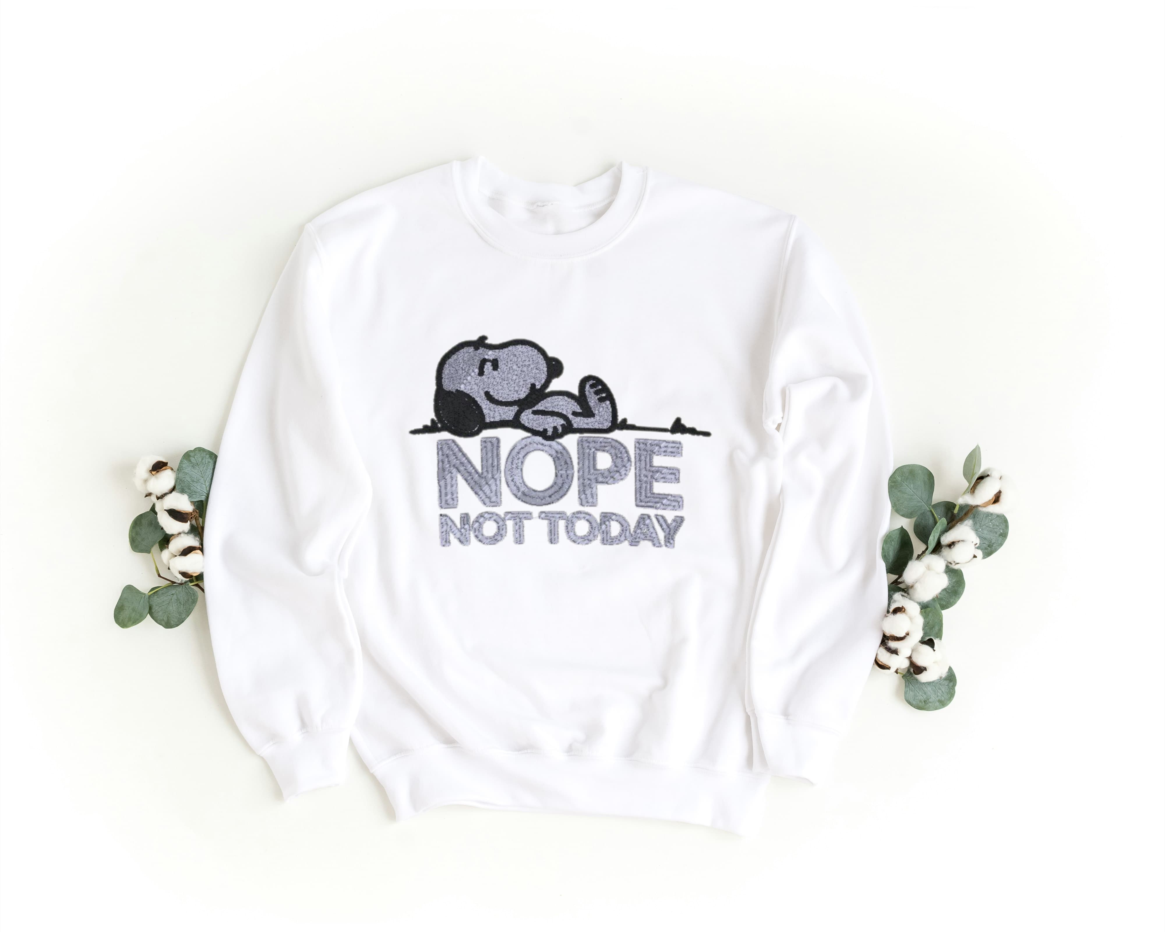 Felpa Ricamata Unisex a Girocollo – Morbida e Confortevole – Design Snoopie Not Today-Biiply
