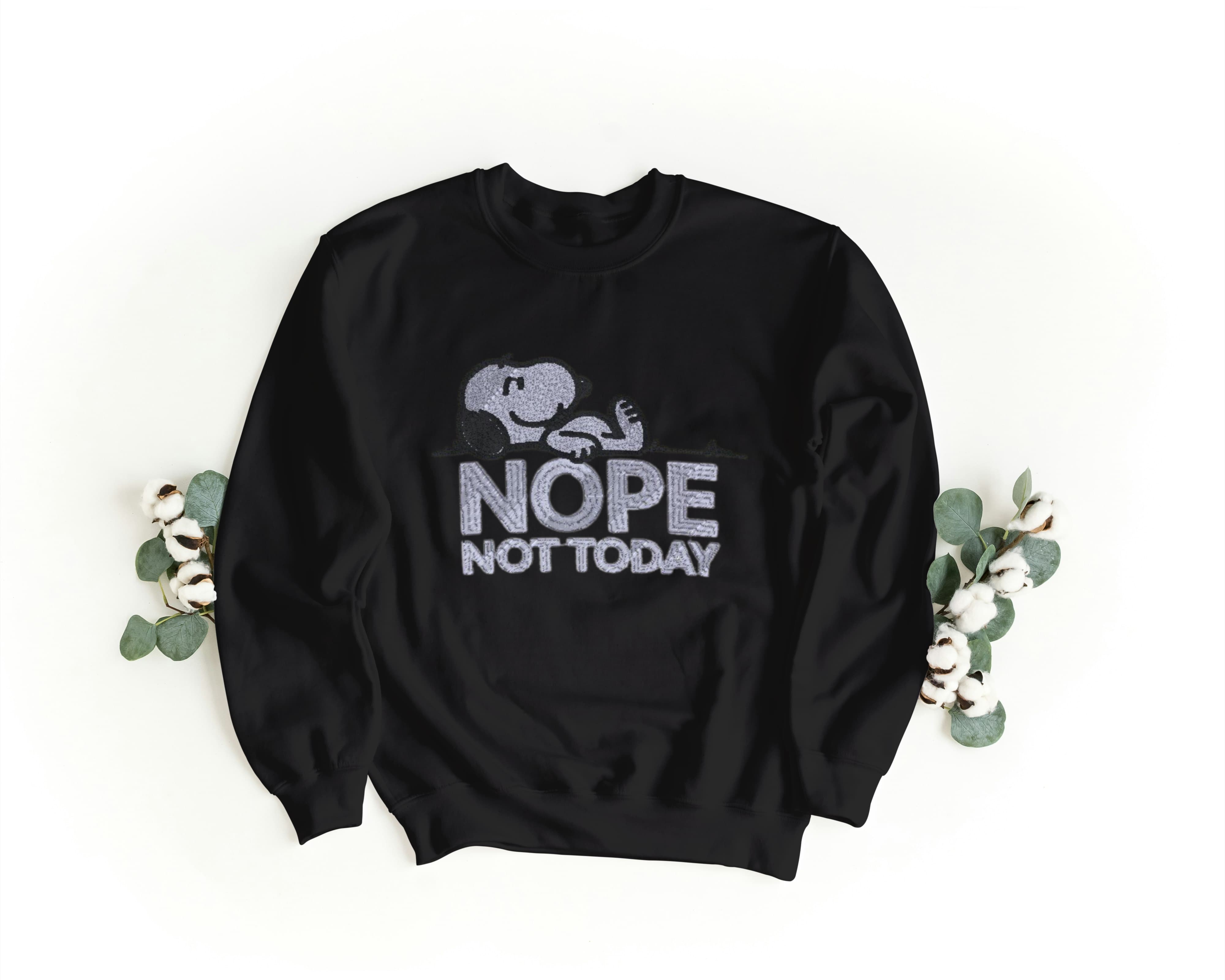 Felpa Ricamata Unisex a Girocollo – Morbida e Confortevole – Design Snoopie Not Today-Biiply