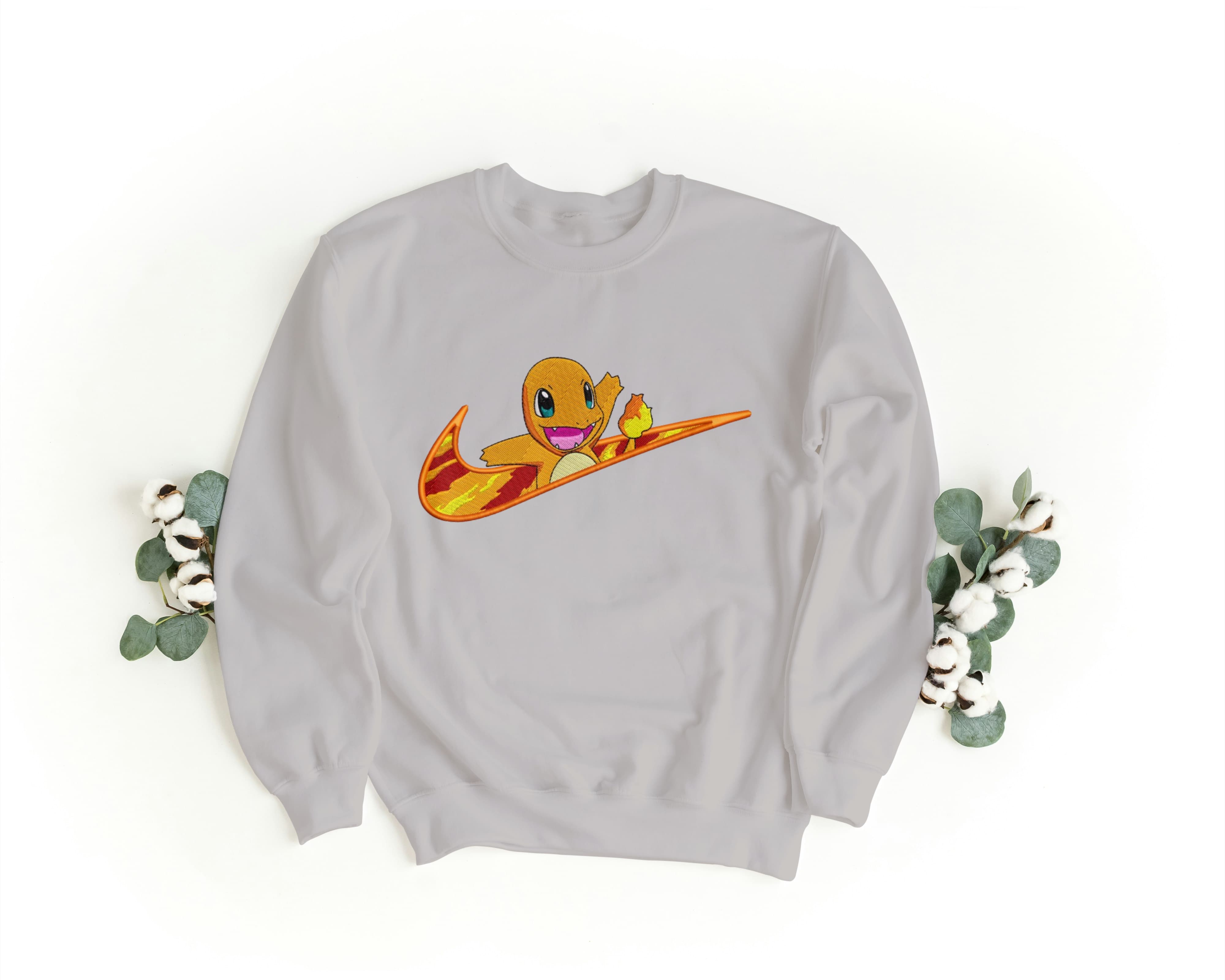 Felpa Ricamata Unisex a Girocollo – Morbida e Confortevole – Design Swoosh + Charamander-Biiply