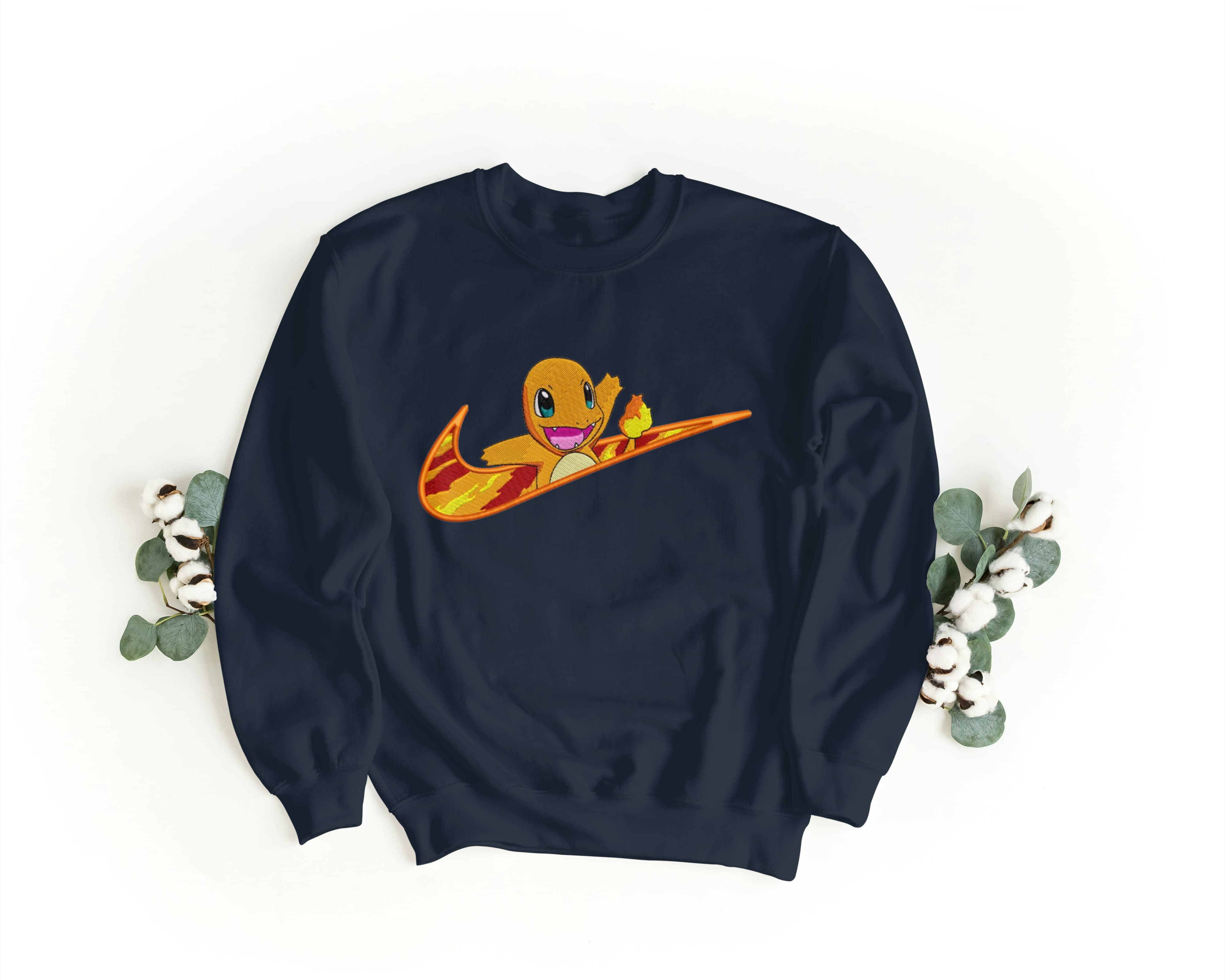 Felpa Ricamata Unisex a Girocollo – Morbida e Confortevole – Design Swoosh + Charamander-Biiply