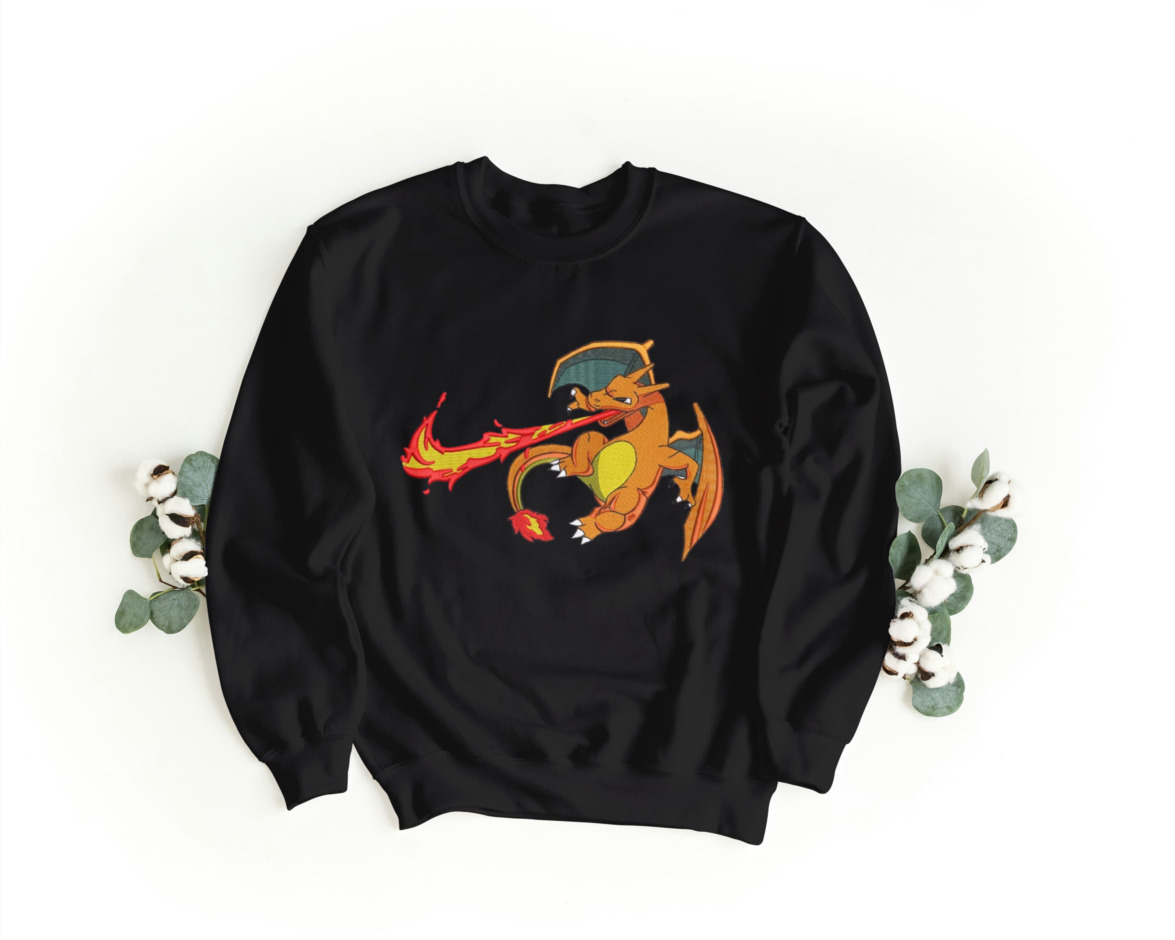Felpa Ricamata Unisex a Girocollo – Morbida e Confortevole – Design Swoosh + Charizard-Biiply