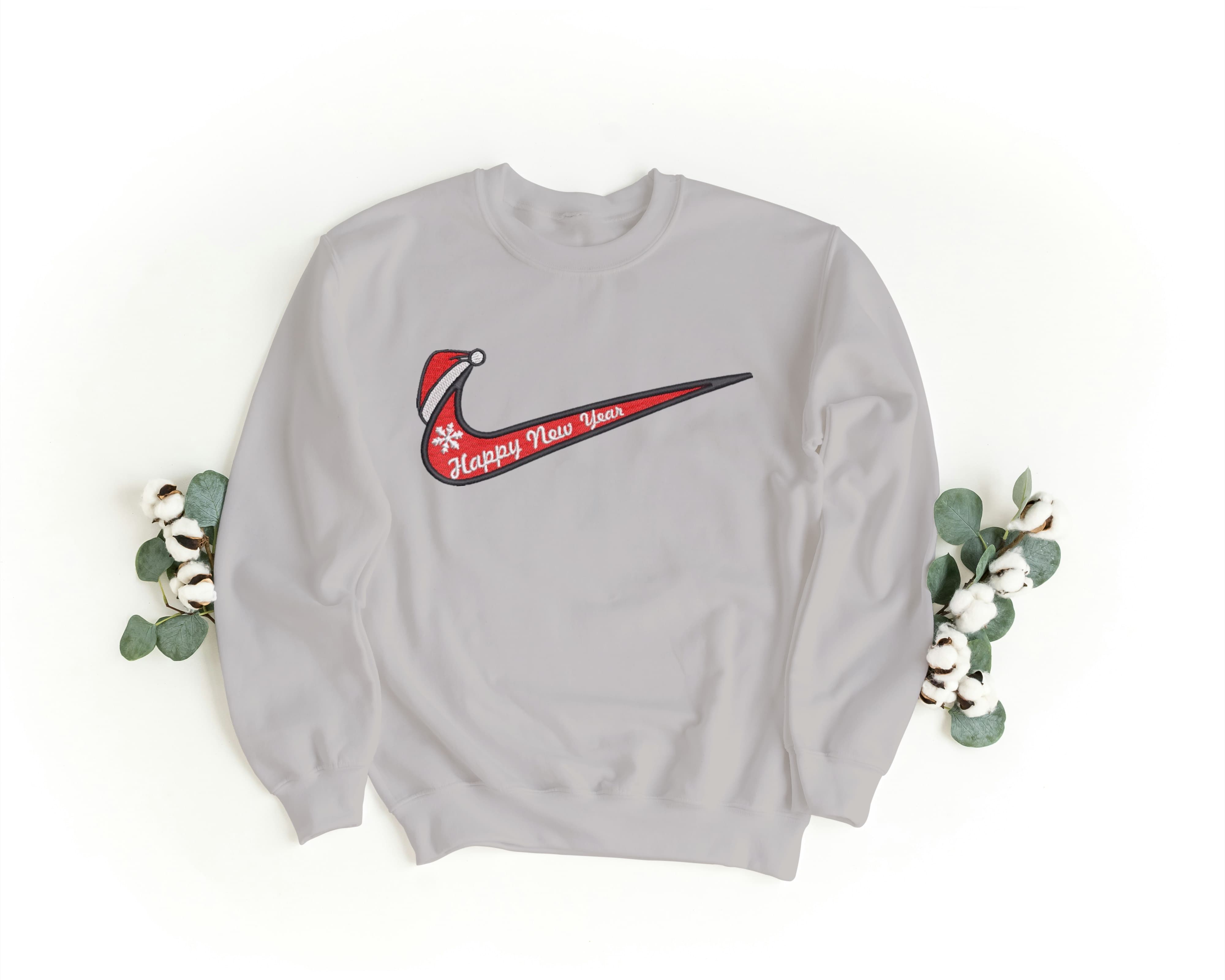 Felpa Ricamata Unisex a Girocollo – Morbida e Confortevole – Design Swoosh Happy New Year - 3 - Biiply - Inizia Il tuo progetto