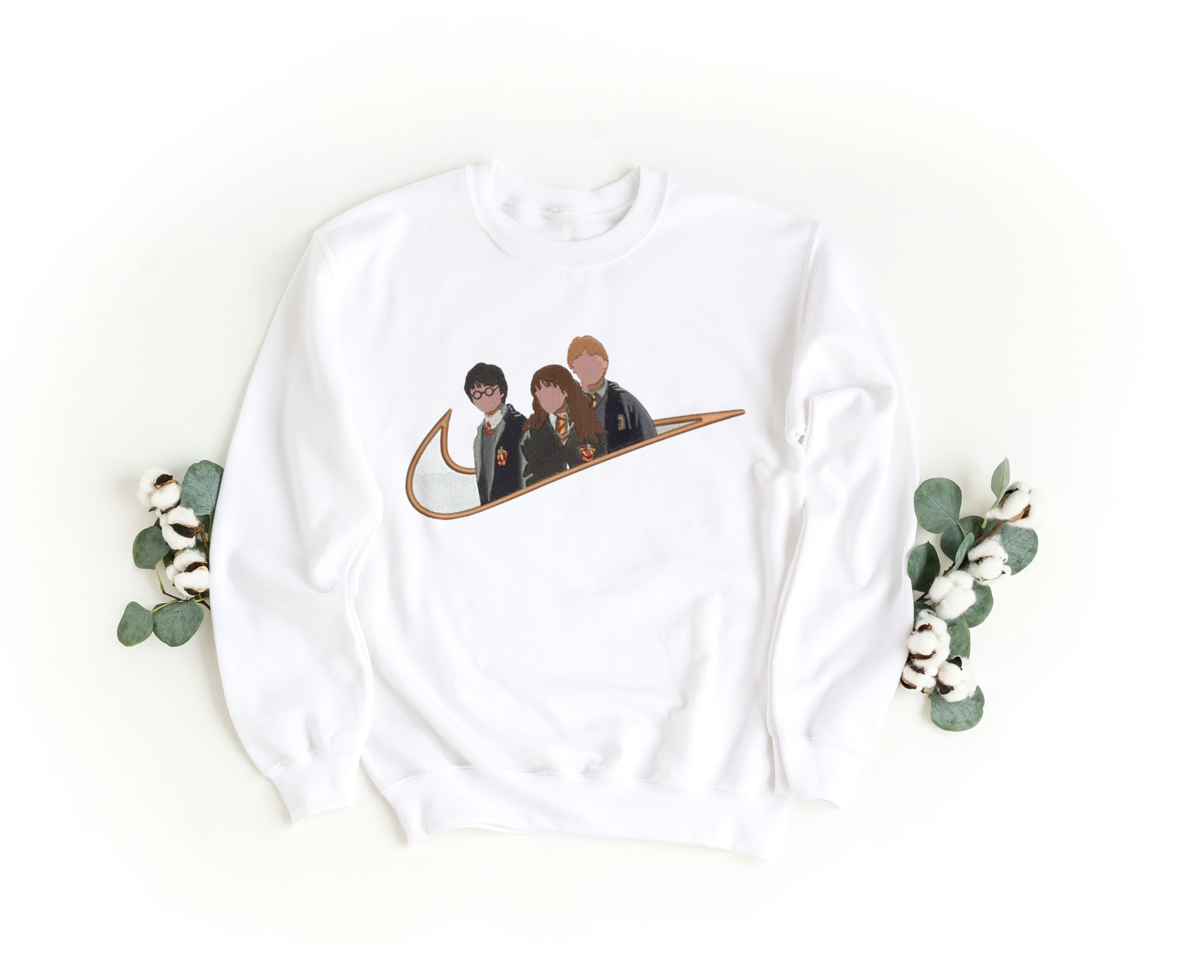 Felpa Ricamata Unisex a Girocollo – Morbida e Confortevole – Design Swoosh Harry Potter-Biiply