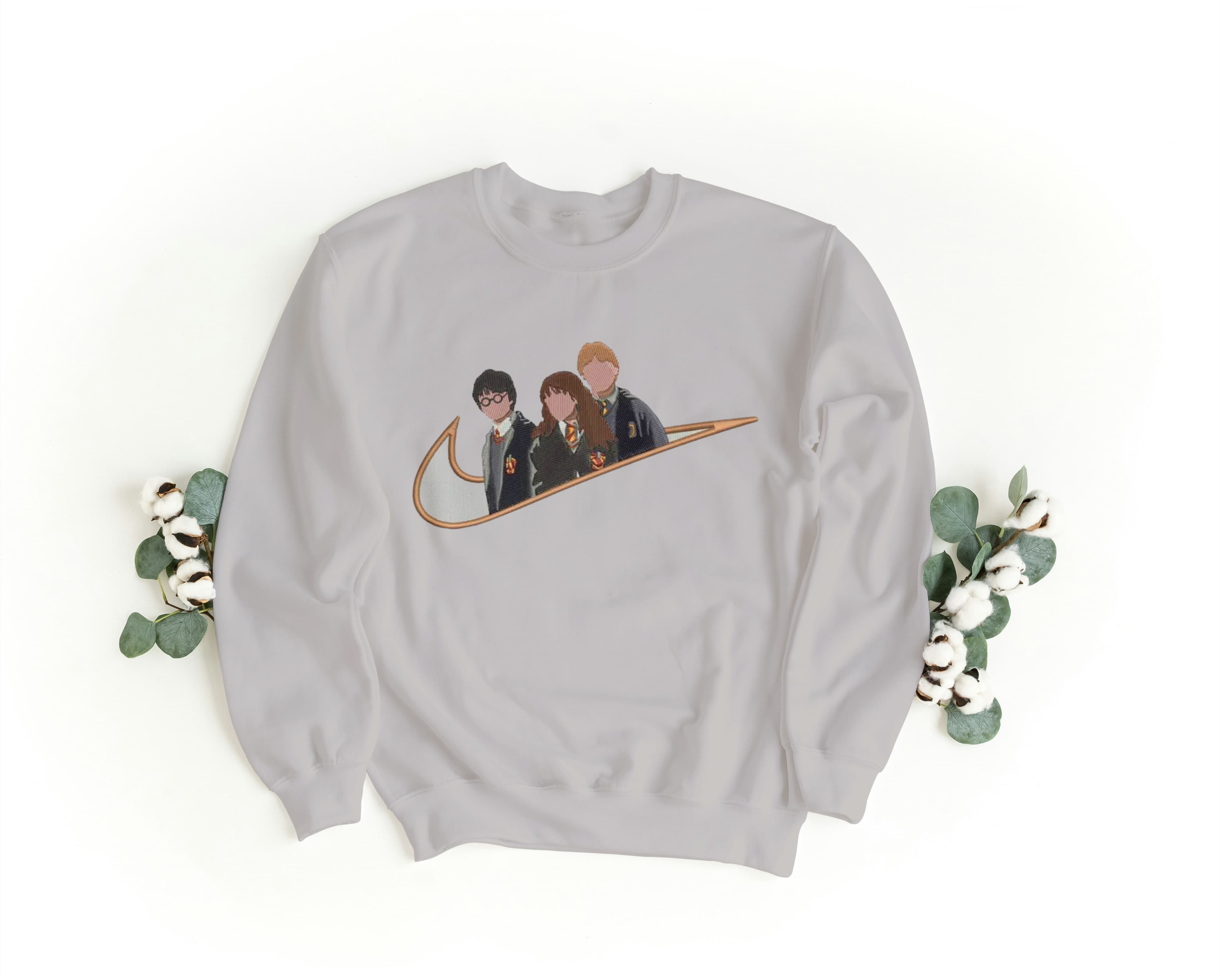 Felpa Ricamata Unisex a Girocollo – Morbida e Confortevole – Design Swoosh Harry Potter-Biiply