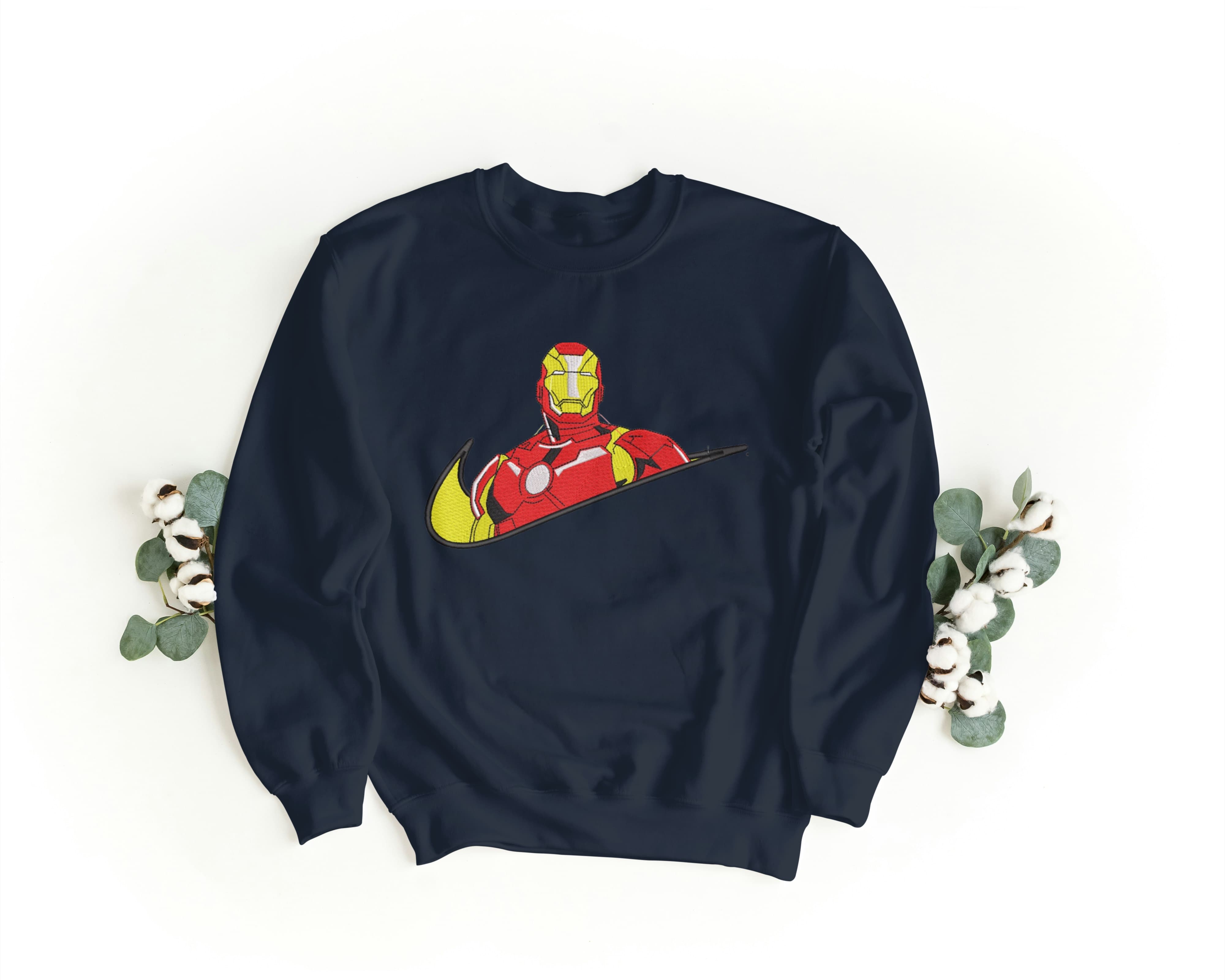 Felpa Ricamata Unisex a Girocollo – Morbida e Confortevole – Design Swoosh Ironman-Biiply
