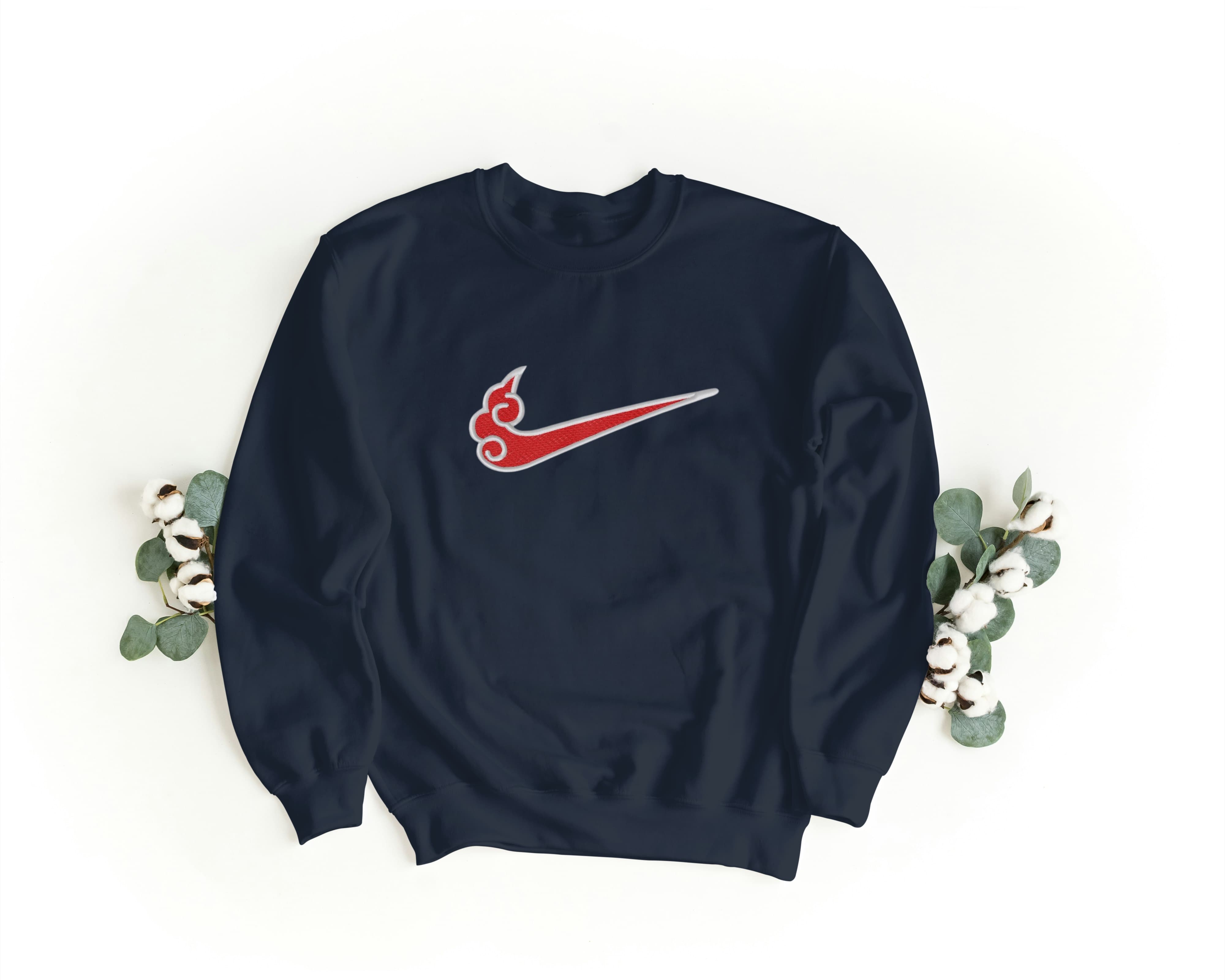 Felpa Ricamata Unisex a Girocollo – Morbida e Confortevole – Design Swoosh Naruto Akatsuki-Biiply