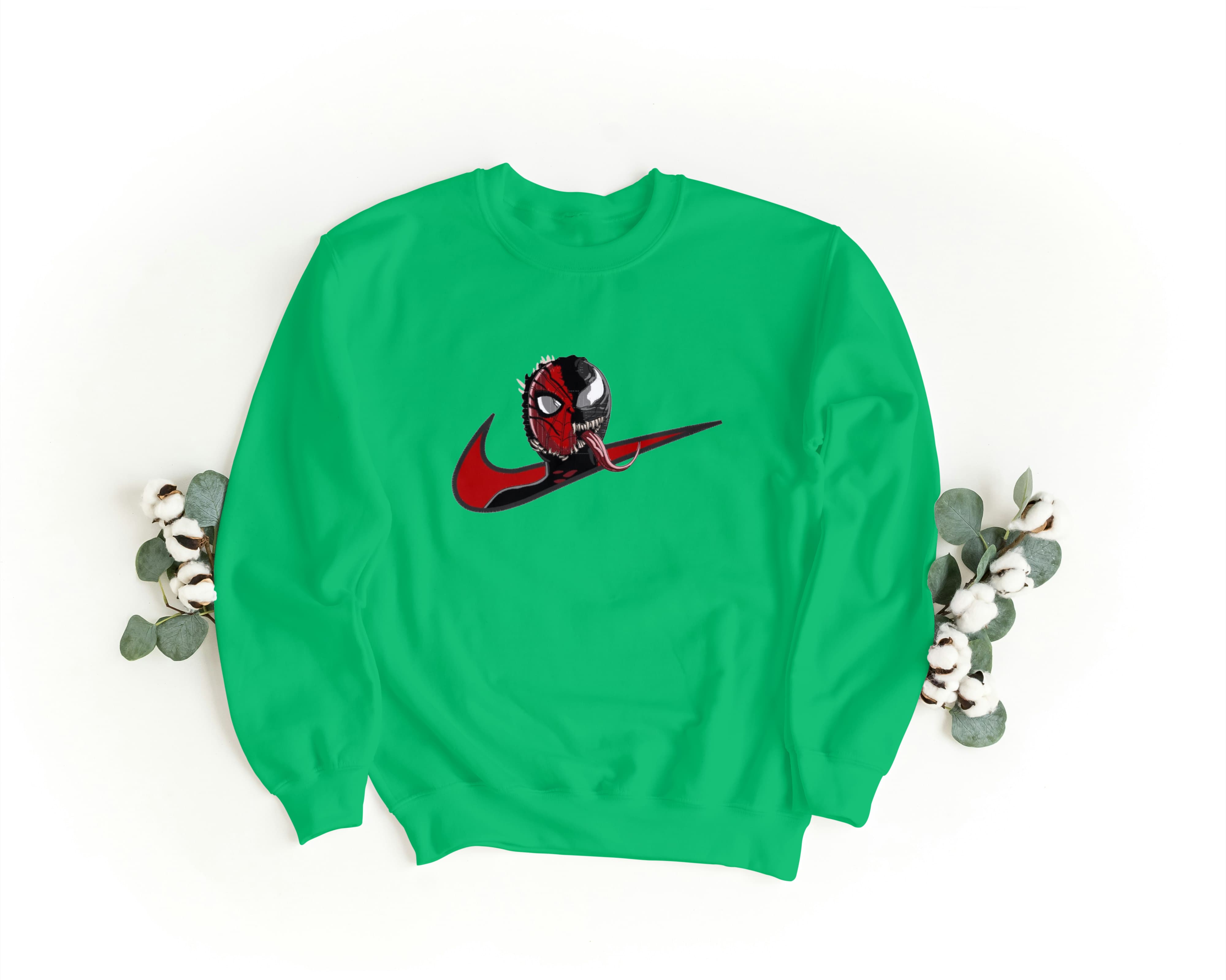 Felpa Ricamata Unisex a Girocollo – Morbida e Confortevole – Design Swoosh Spiderman + Venom-Biiply