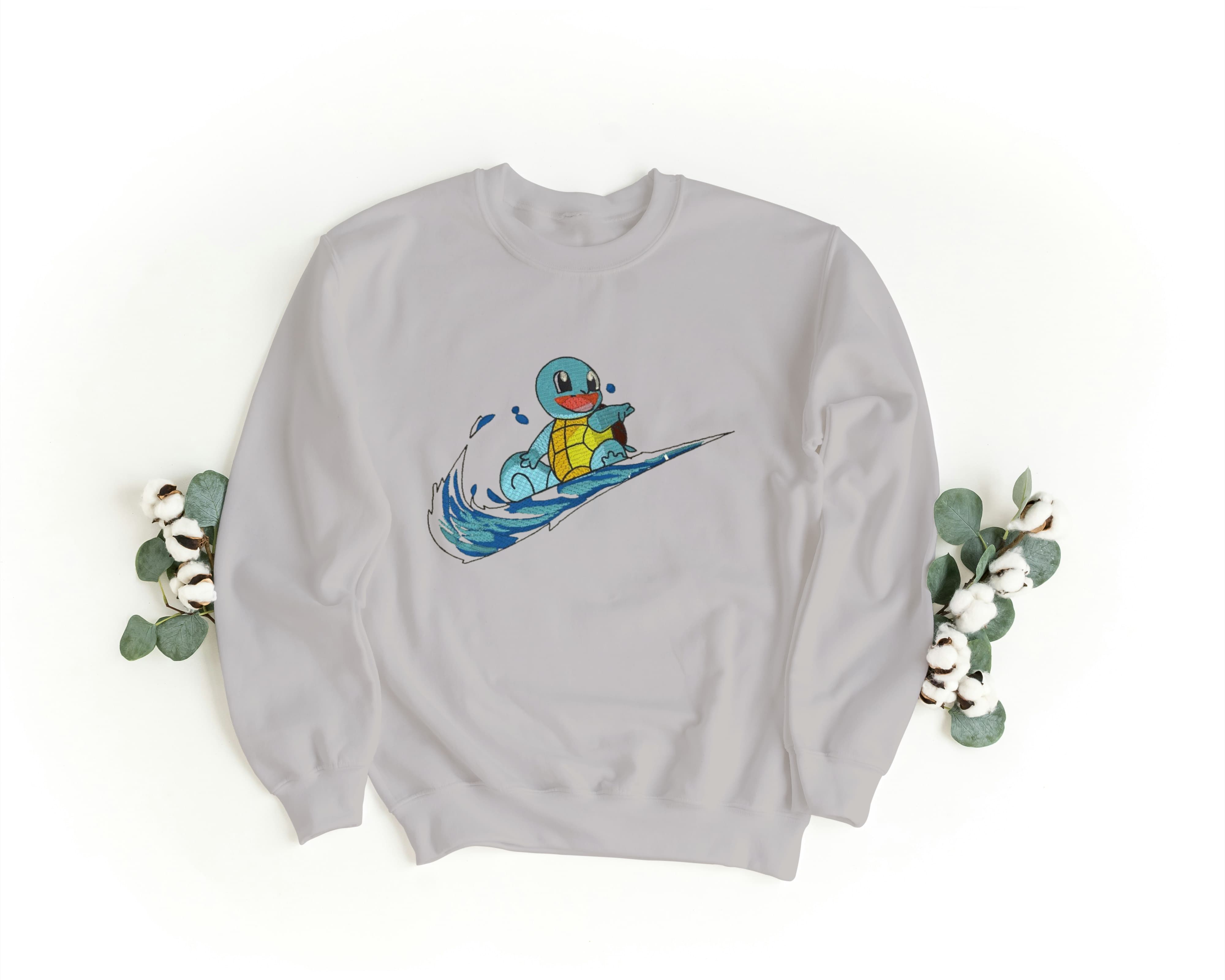 Felpa Ricamata Unisex a Girocollo – Morbida e Confortevole – Design Swoosh Squirtle-Biiply