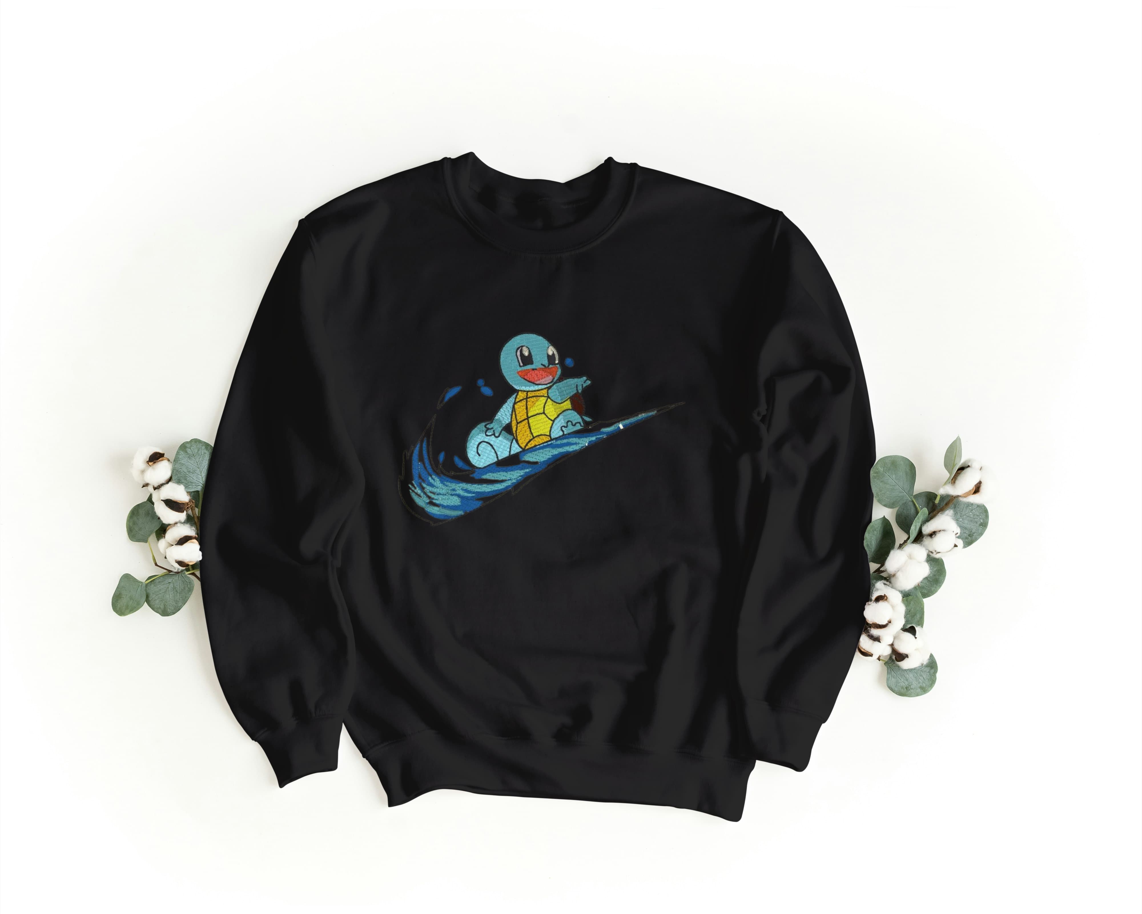 Felpa Ricamata Unisex a Girocollo – Morbida e Confortevole – Design Swoosh Squirtle-Biiply