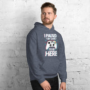 Felpa Stampata Unisex con Cappuccio – Morbida – Design I Paused My Game To Be Here-Biiply