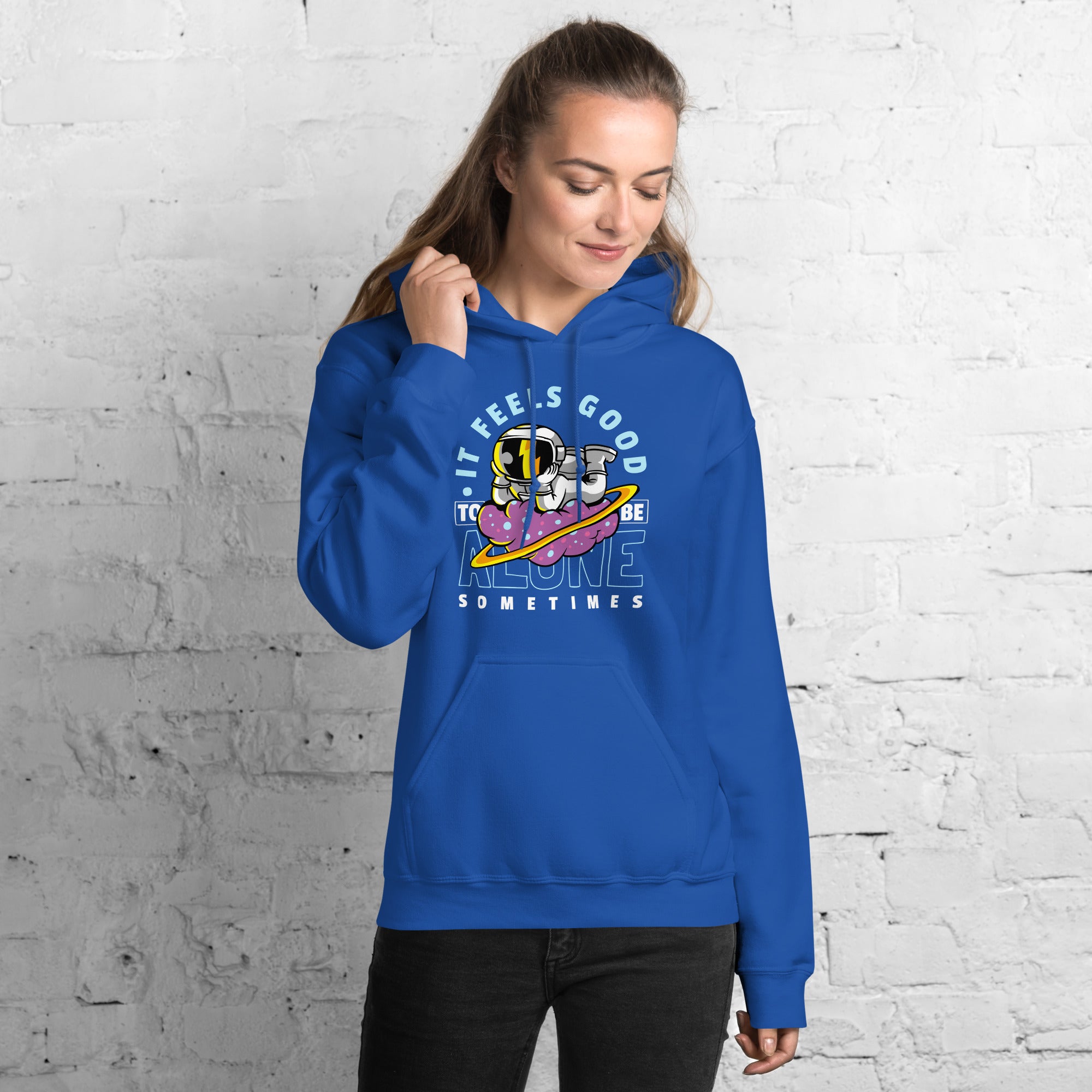 Felpa Stampata Unisex con Cappuccio – Morbida – Design It Feels Good To Be Alone-Biiply