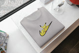 T-Shirt Unisex Ricamata 100% Cotone – Confortevole – Design Swoosh Pikachu