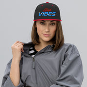 Foto di - Cappellino Ricamato unisex - Snapback regolabile - Good Vibes-Ricamati-Biiply