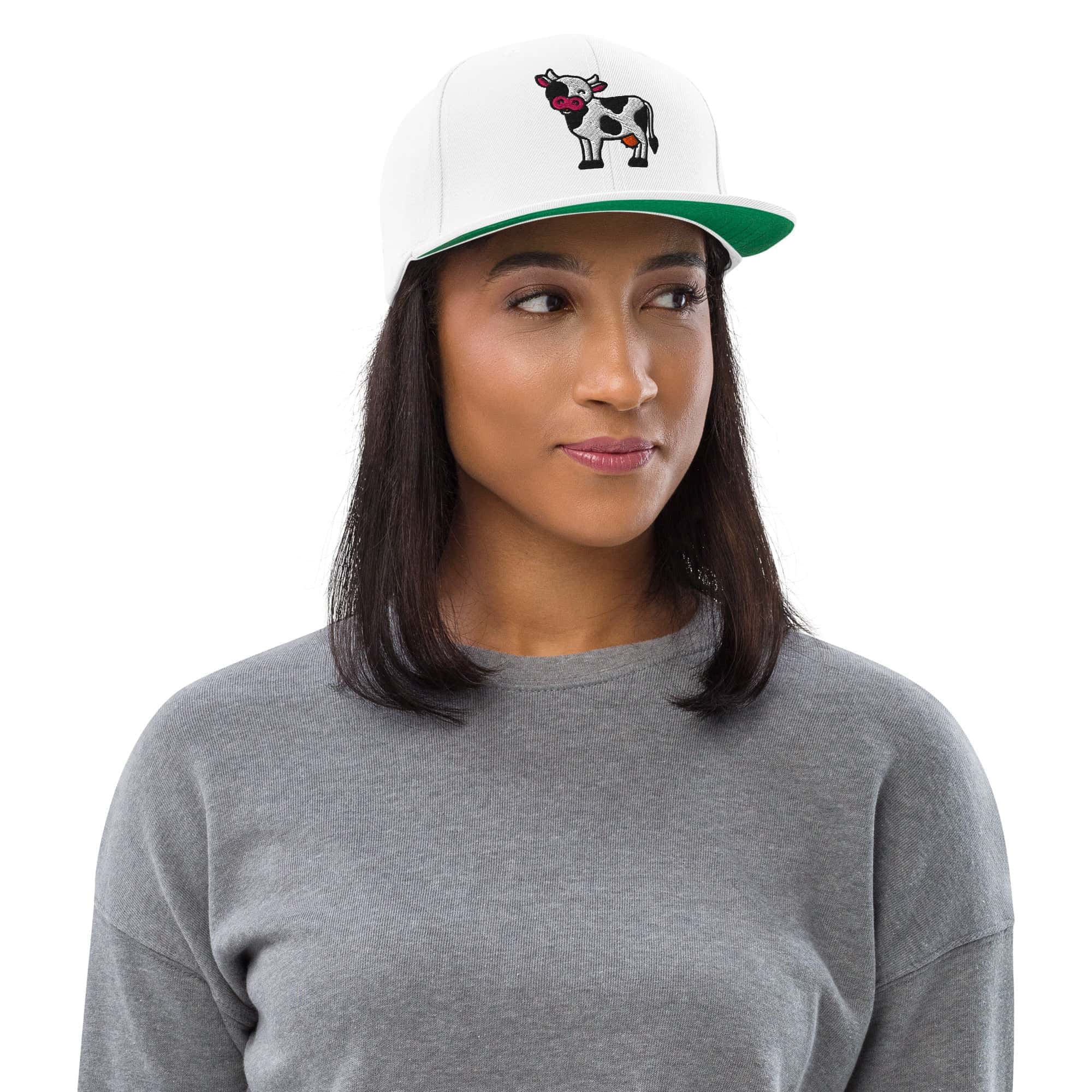 Foto di - Cappellino Ricamato unisex - Snapback regolabile in tela rigida - Mucca-Ricamati-Biiply