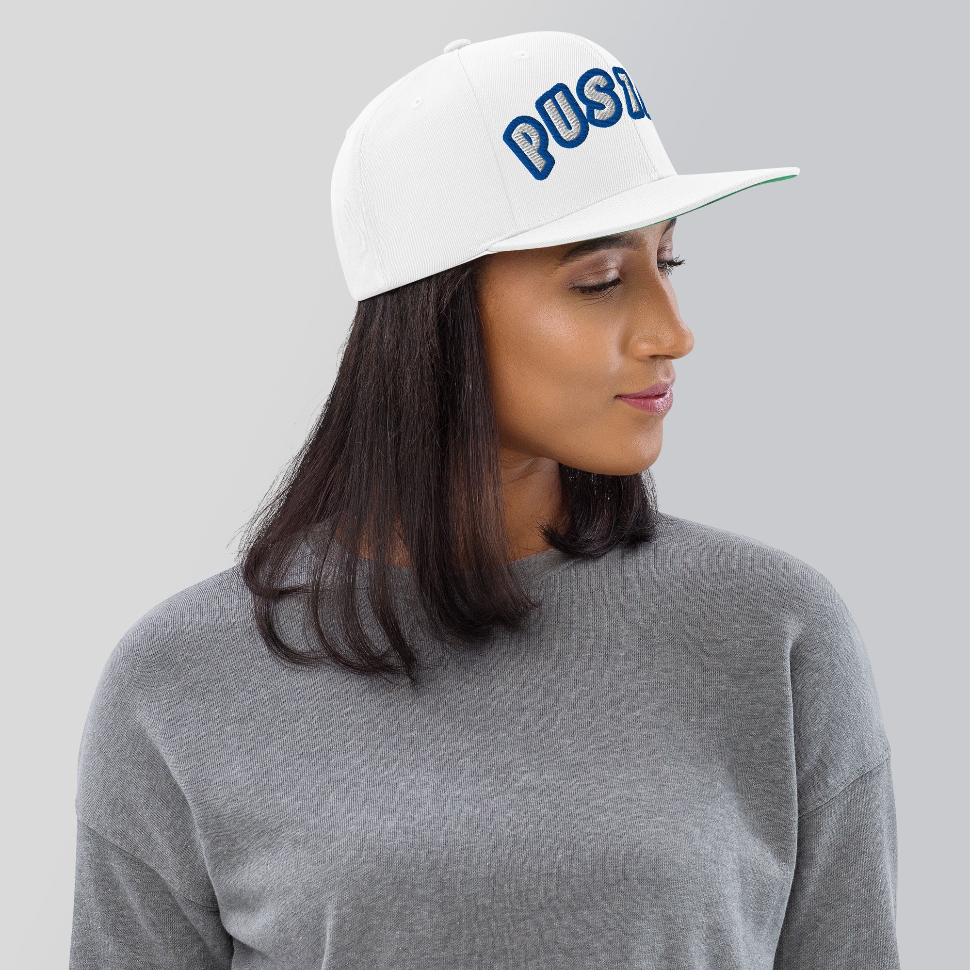 Foto di - Cappellino Ricamato unisex - Snapback regolabile in tela rigida - Pustaz-Ricamati-Biiply