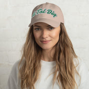 Foto di - Cappellino Ricamato unisex in cotone chino – Stile Streetwear visiera curva - A Tal Dèg-Ricamati-Biiply