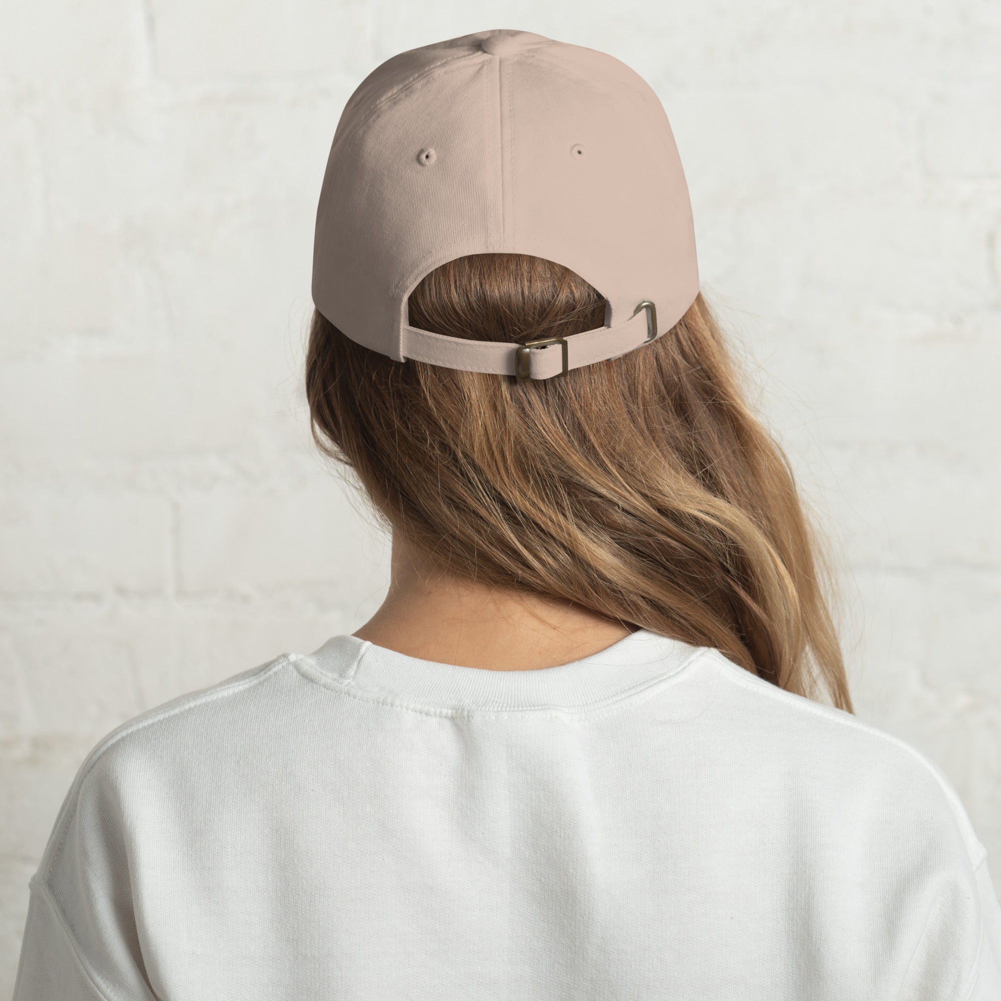 Foto di - Cappellino Ricamato unisex in cotone chino – Stile Streetwear visiera curva - A Tal Dèg-Ricamati-Biiply