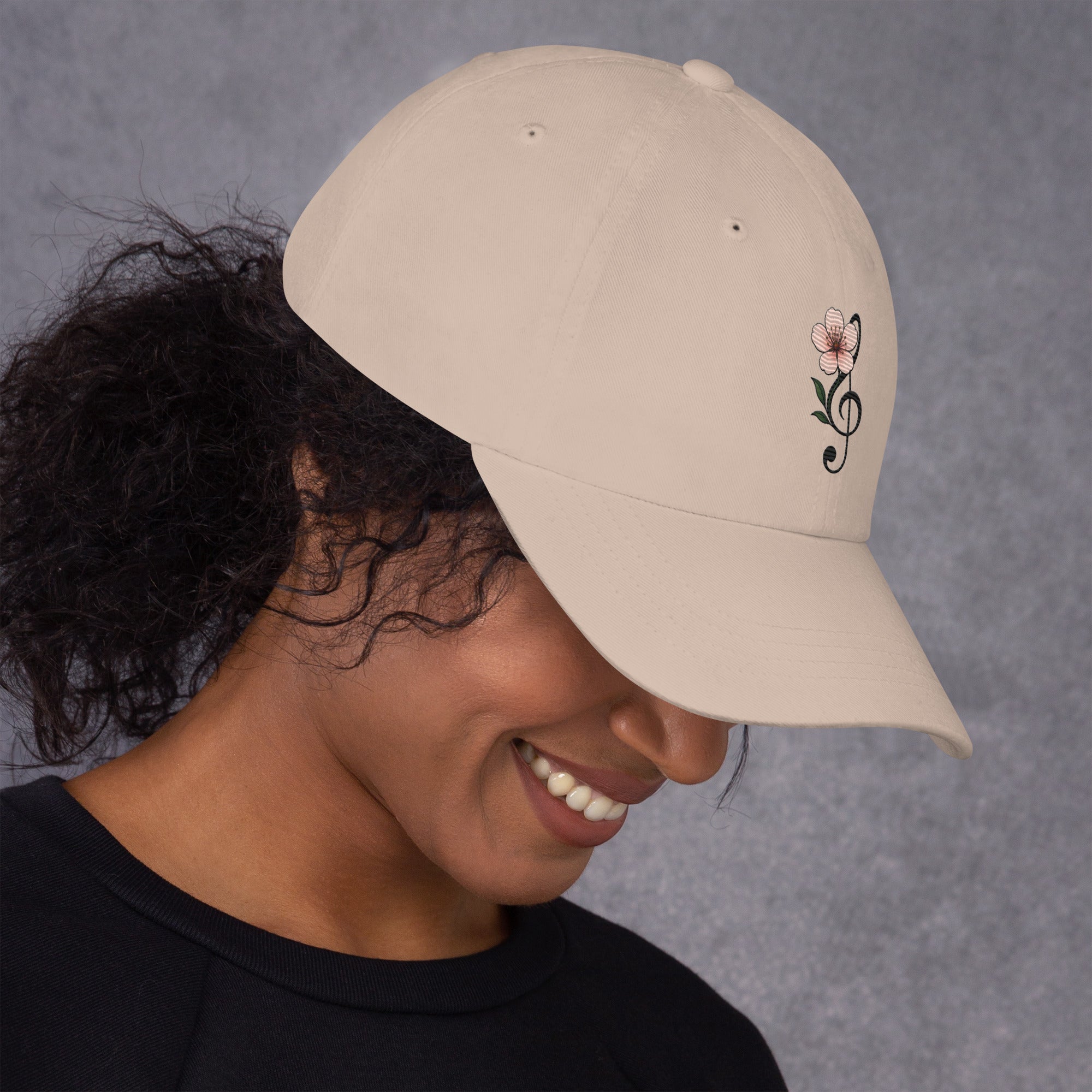 Foto di - Cappellino Ricamato unisex in cotone chino – Stile Streetwear visiera curva - Fiore di Ciliegio-Ricamati-Biiply