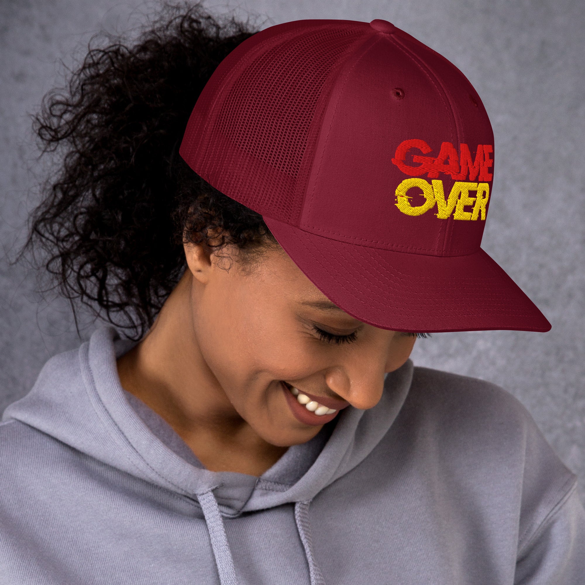 Foto di - Cappellino Ricamato unisex in cotone chino – Stile Streetwear visiera curva - Game Over-Ricamati-Biiply