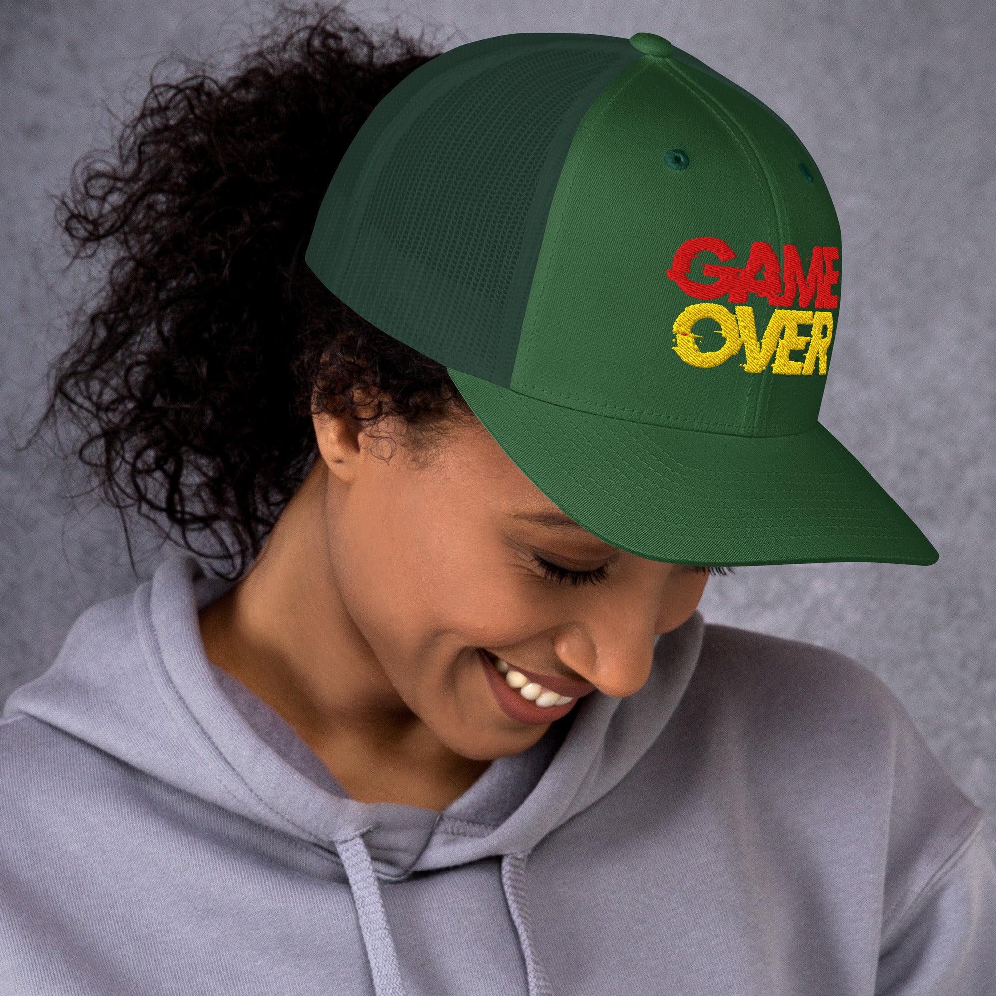 Foto di - Cappellino Ricamato unisex in cotone chino – Stile Streetwear visiera curva - Game Over-Ricamati-Biiply