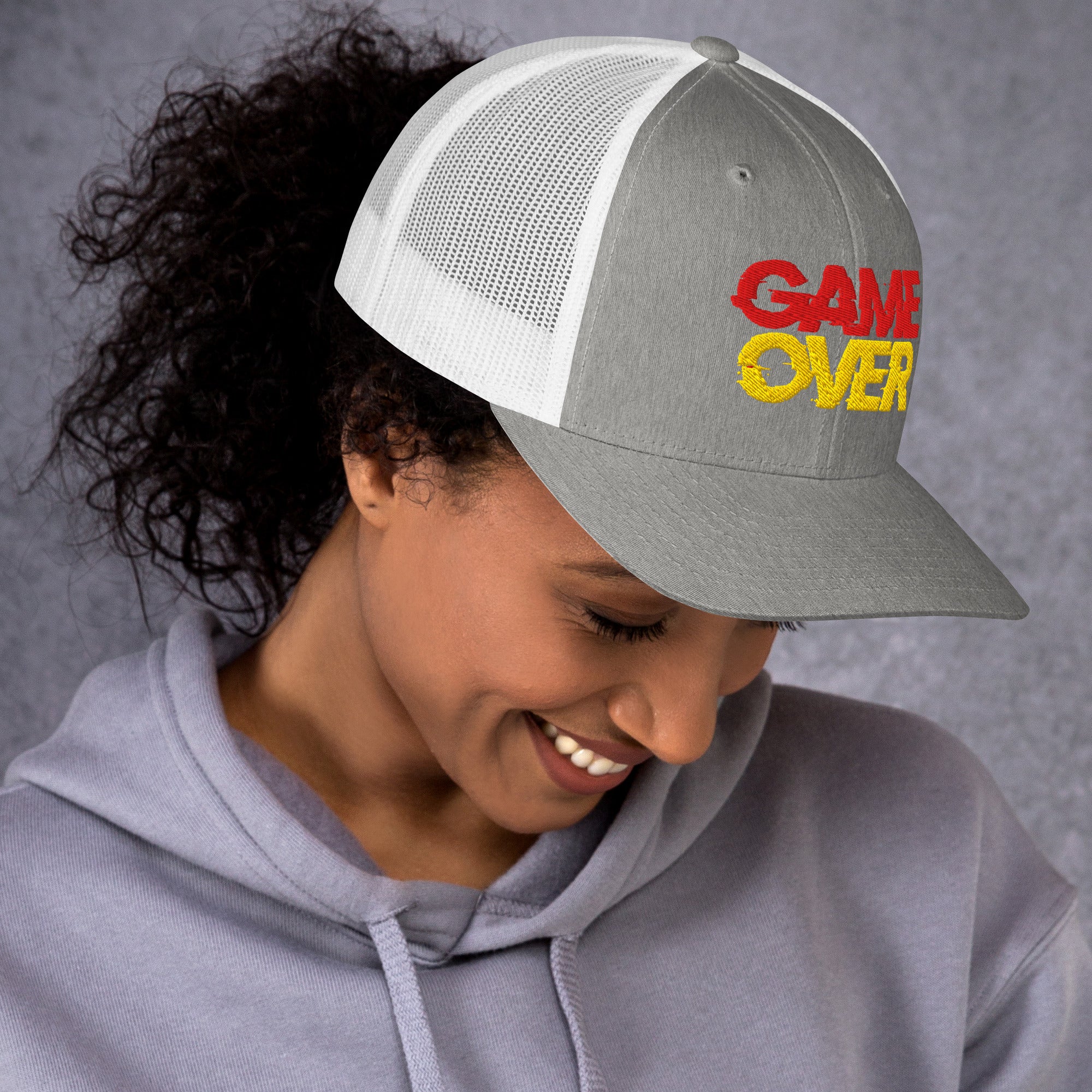 Foto di - Cappellino Ricamato unisex in cotone chino – Stile Streetwear visiera curva - Game Over-Ricamati-Biiply