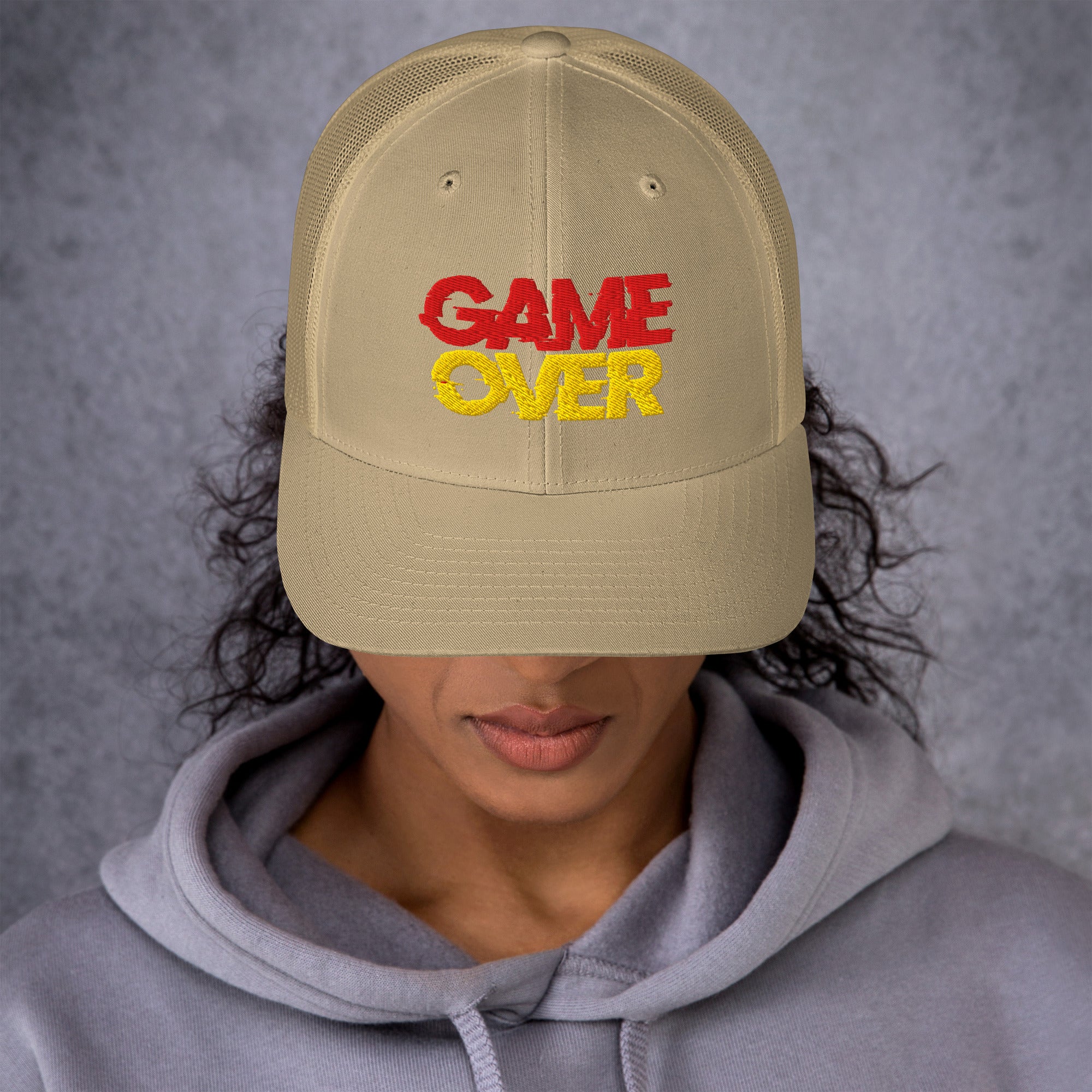 Foto di - Cappellino Ricamato unisex in cotone chino – Stile Streetwear visiera curva - Game Over-Ricamati-Biiply