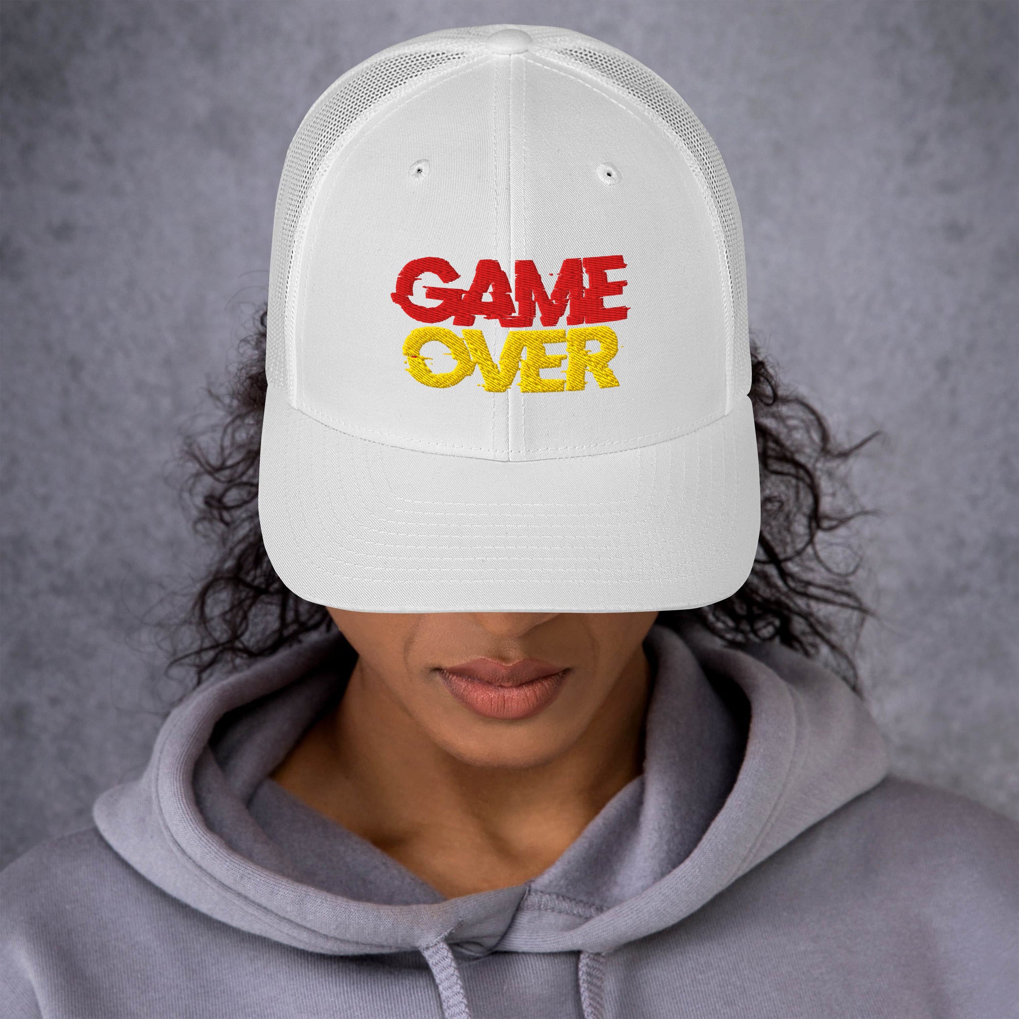 Foto di - Cappellino Ricamato unisex in cotone chino – Stile Streetwear visiera curva - Game Over-Ricamati-Biiply