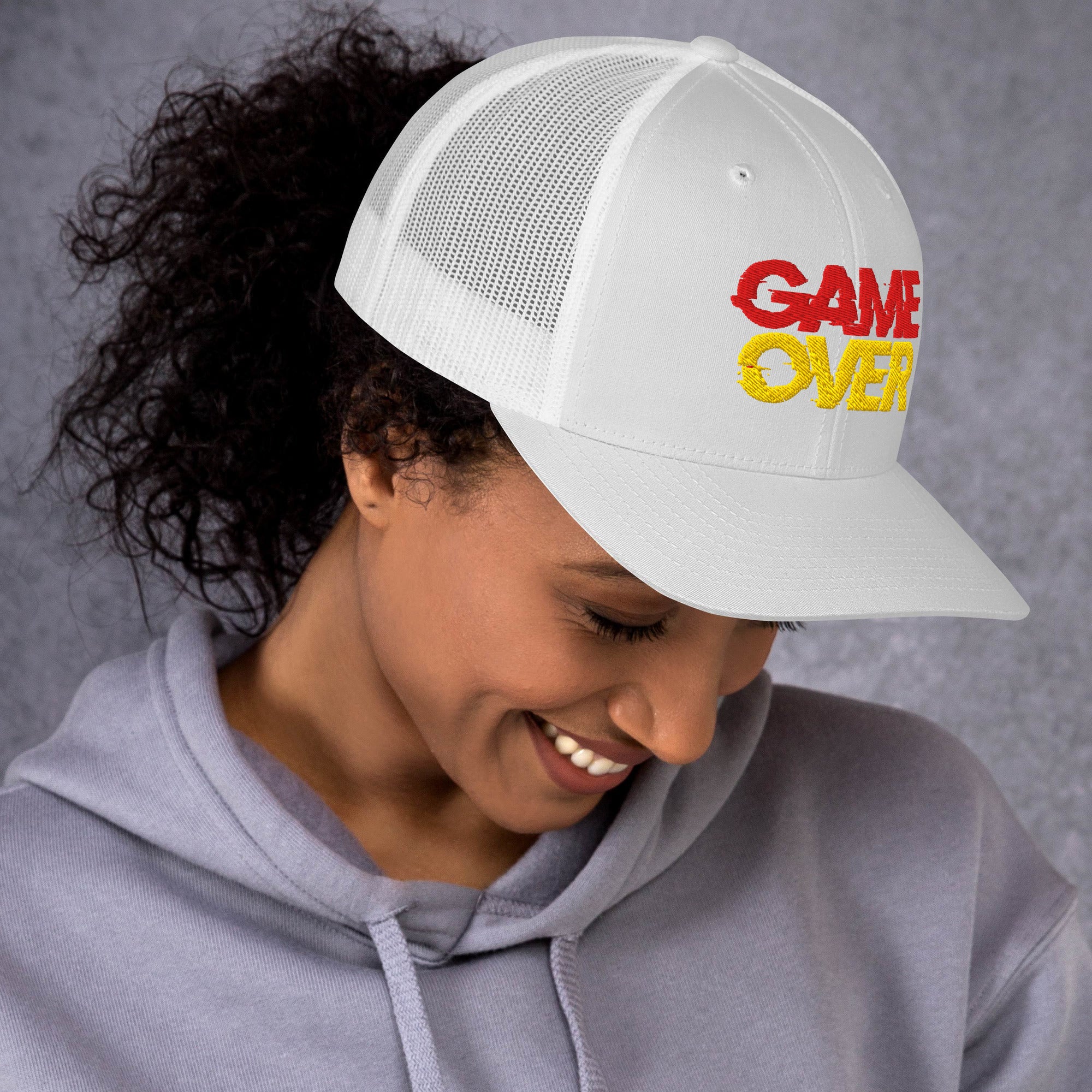 Foto di - Cappellino Ricamato unisex in cotone chino – Stile Streetwear visiera curva - Game Over-Ricamati-Biiply