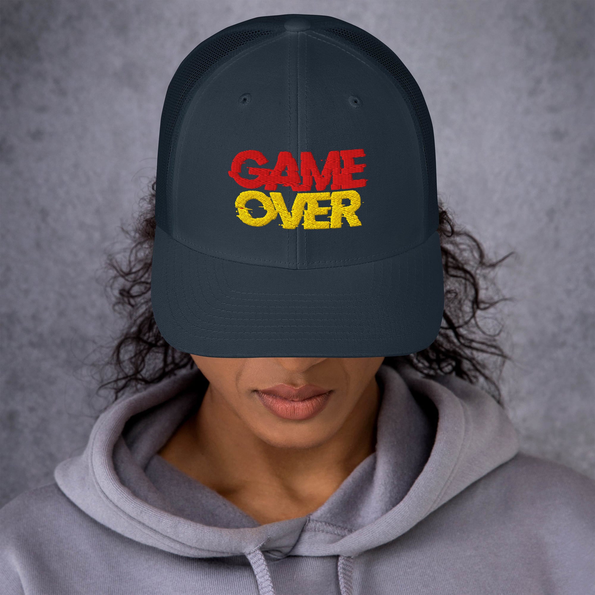 Foto di - Cappellino Ricamato unisex in cotone chino – Stile Streetwear visiera curva - Game Over-Ricamati-Biiply