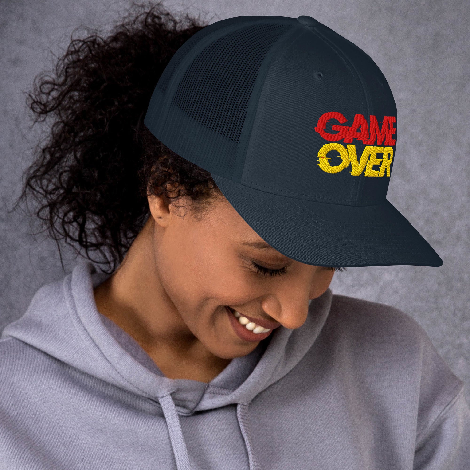 Foto di - Cappellino Ricamato unisex in cotone chino – Stile Streetwear visiera curva - Game Over-Ricamati-Biiply
