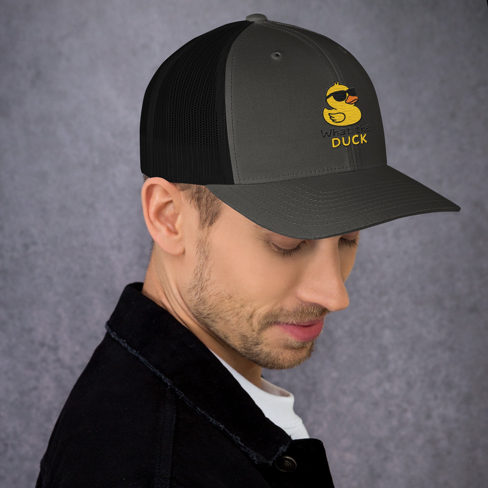 Foto di - Cappellino Ricamato unisex in cotone chino – Stile Streetwear visiera curva - What The DUCK-Ricamati-Biiply